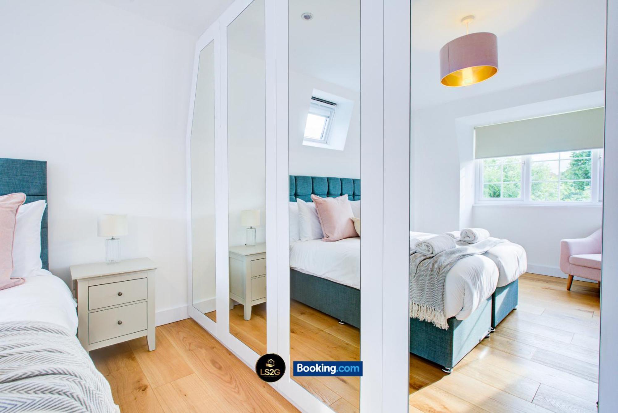 Stylish 2 Bedroom Flat By Ls2g Short Lets & Serviced Greater With Balcony And Easy Access London