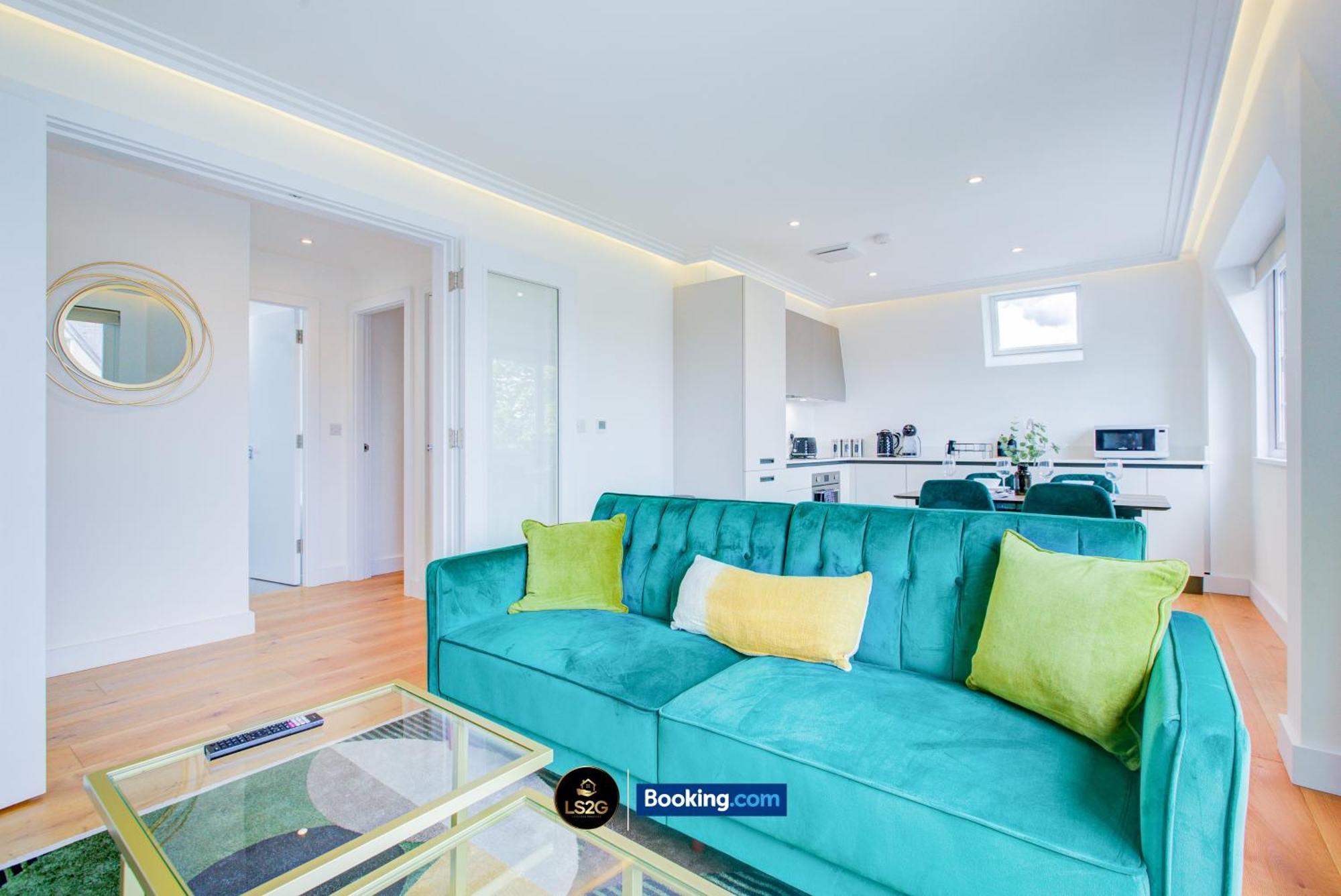 Apartment Stylish 2 Bedroom Flat By Ls2g Short Lets & Serviced Greater With Balcony And Easy Access London