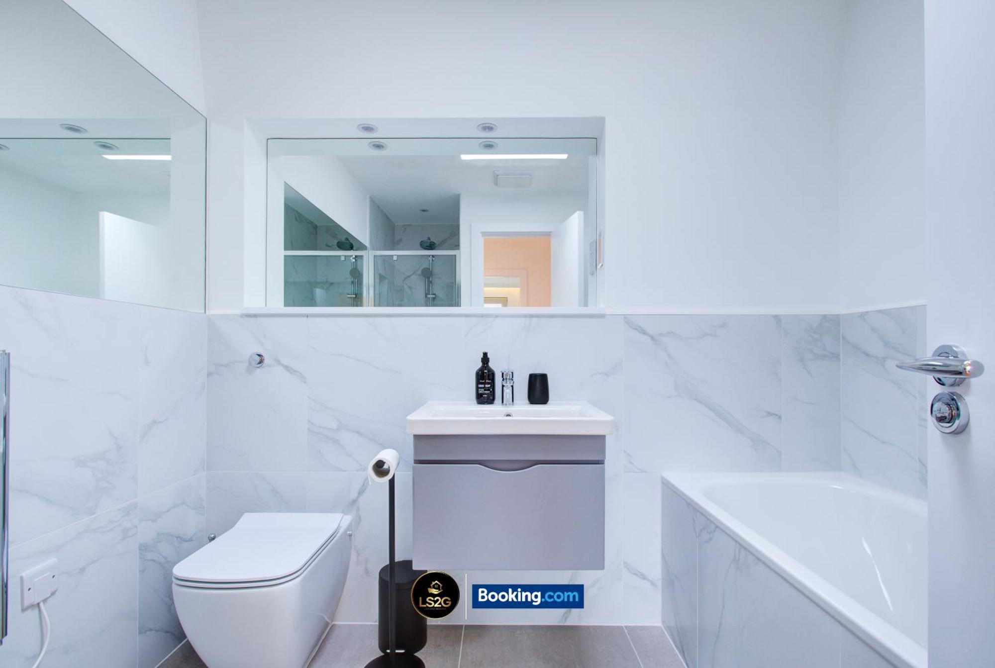 Stylish 2 Bedroom Flat By Ls2g Short Lets & Serviced Greater With Balcony And Easy Access * London