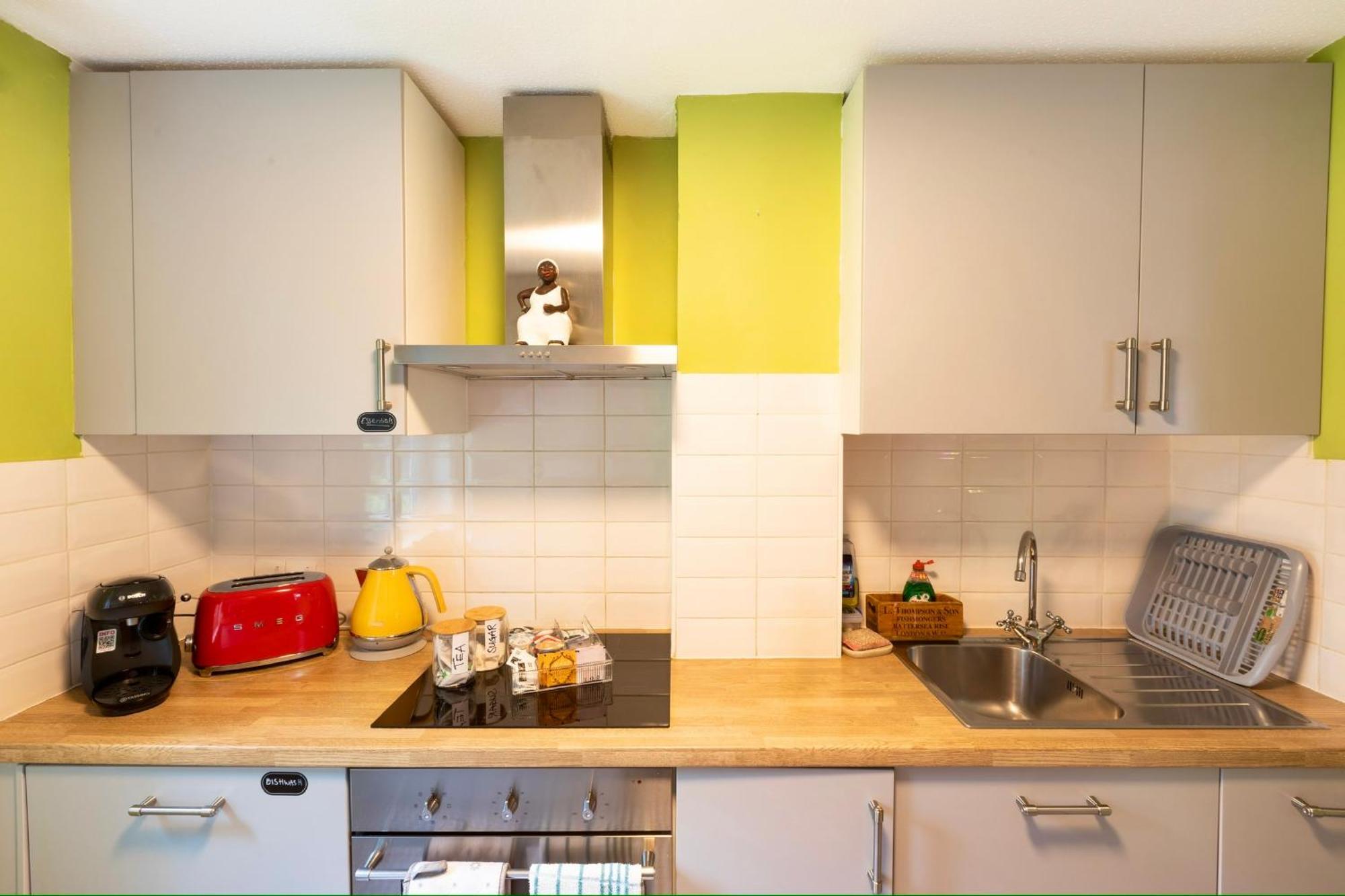 Apartment 20 Percent Off -Promo Genius Offers-Citycenter Londonbridge Apartment With Parking-Wifi-Sleeps7-4Beds-Netflix-Family! *