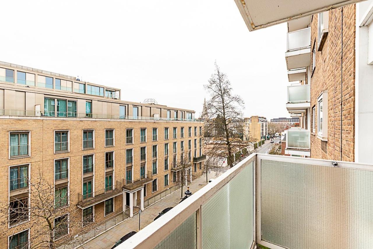 Appartement Comfy 2-bedroom With Balcony Londen