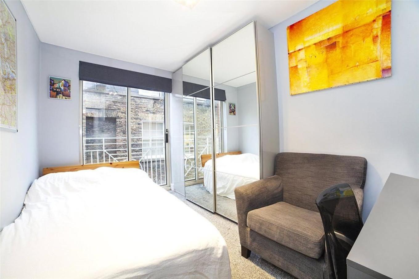 Séjour chez l'habitant Bedroom In My Seven Dials In Covent Garden Just A Minute's Walk From Soho Londres