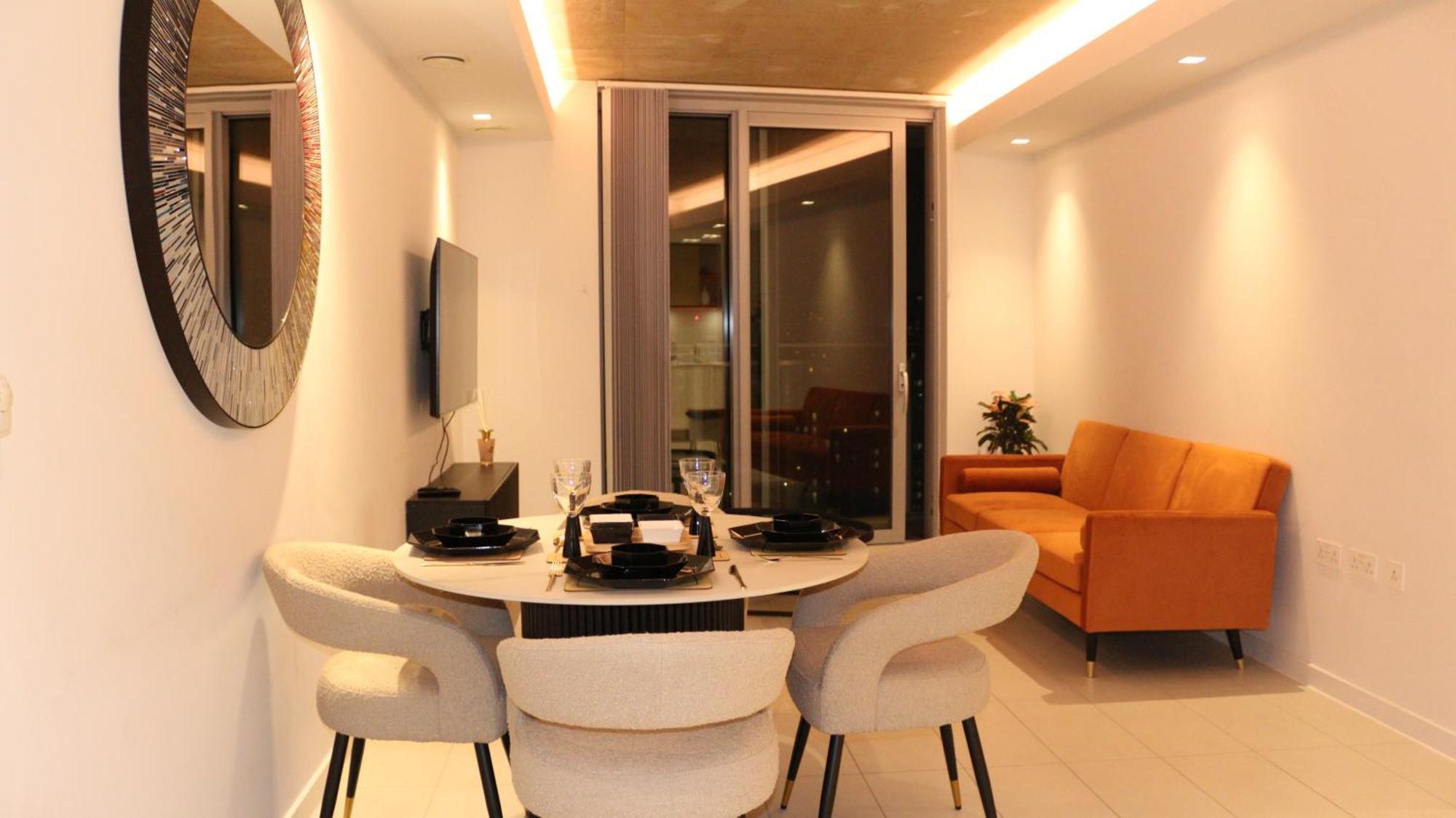 Apartment Luxury 1 Bedroom In With Free Parking
