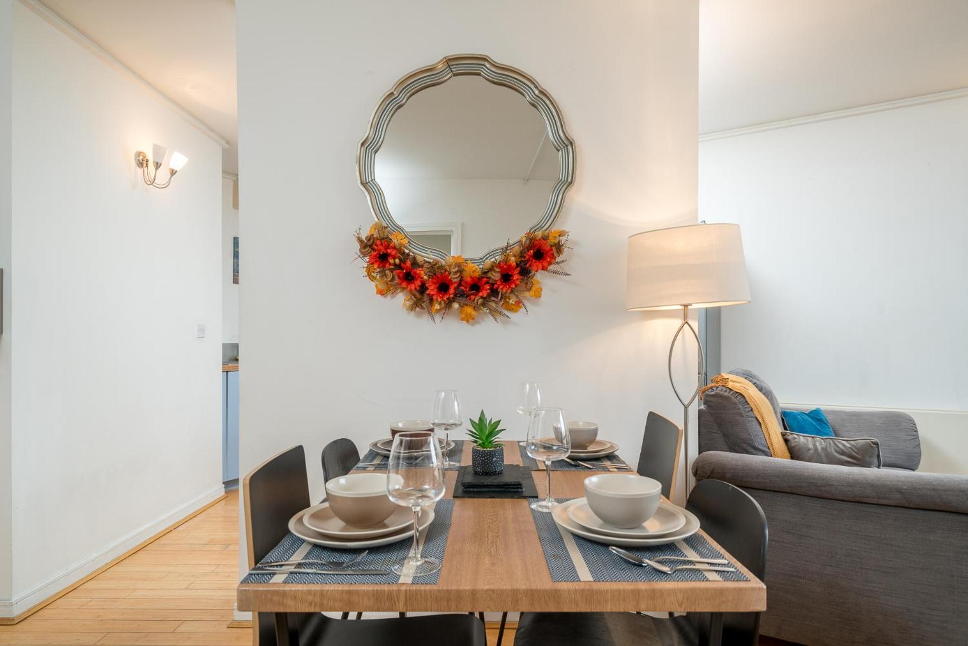 Lovely 3bd Flat, Parking, Sleeps Six Close To O2