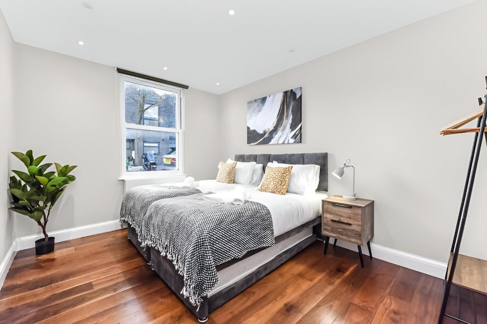 Sleek & Stylish Urban Escape-ideal For 3!