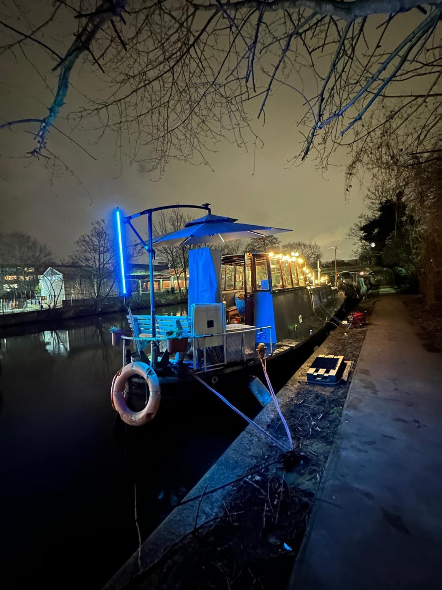 Dutch Barge - Sleeps 3 & Cosy Fireplace Сasa de vacaciones Londres