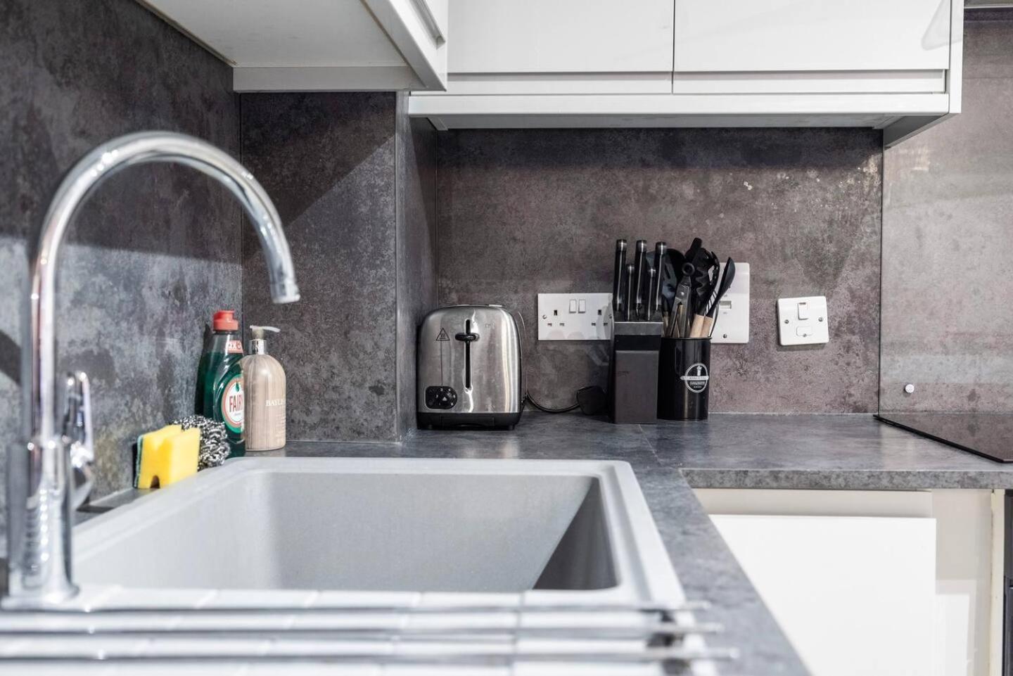 Lavish 1 Bedroom Near Tottenham Stadium Londen