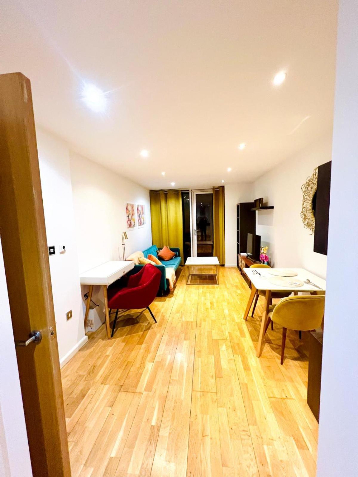 Luxurious With River Views In Canary Wharf