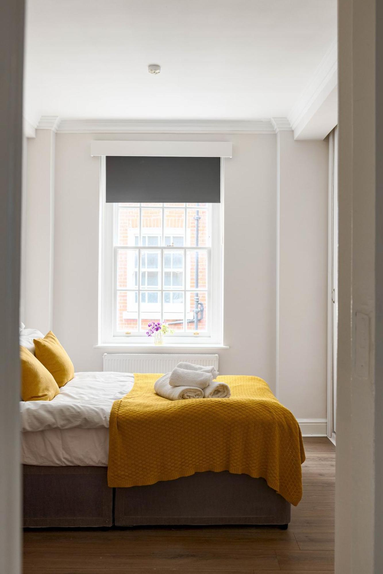 4-bdr Stunning Kensington Penthouse *
