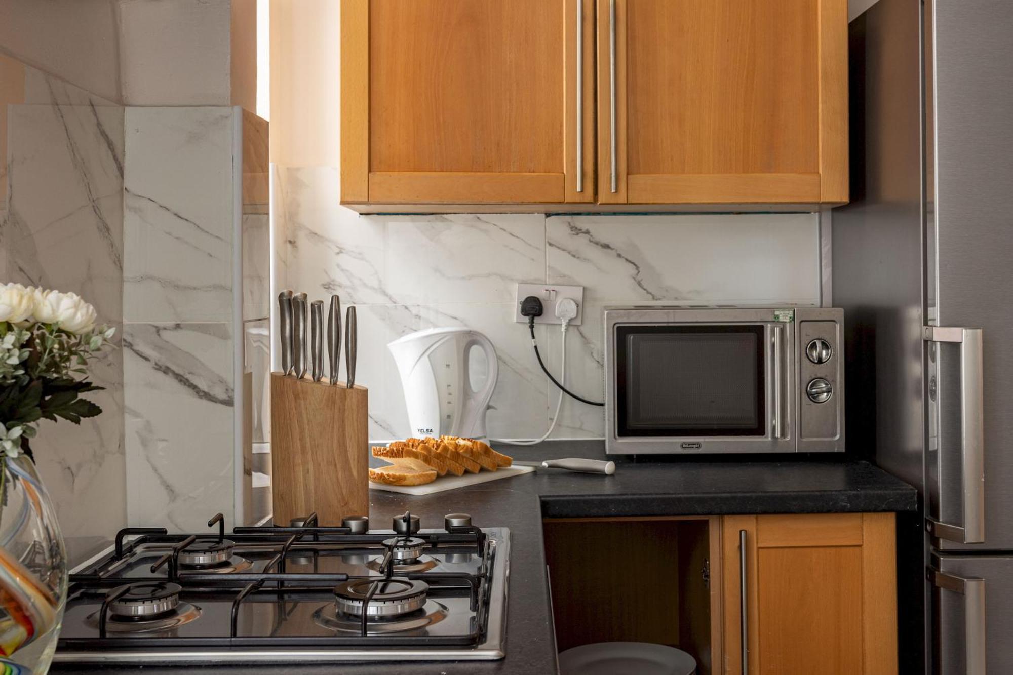 4-bdr Stunning Kensington Penthouse Apartment