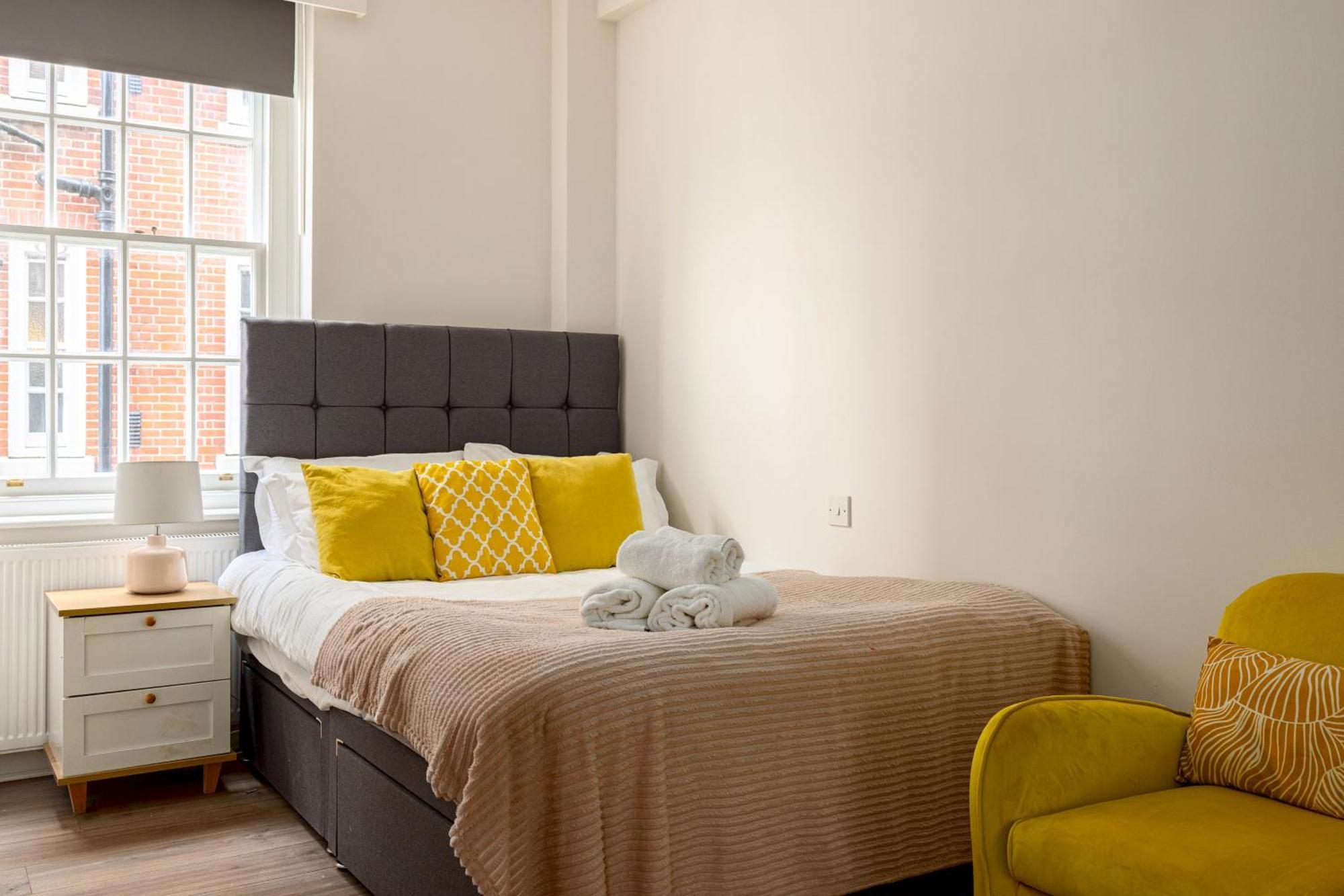 Apartment 4-bdr Stunning Kensington Penthouse *