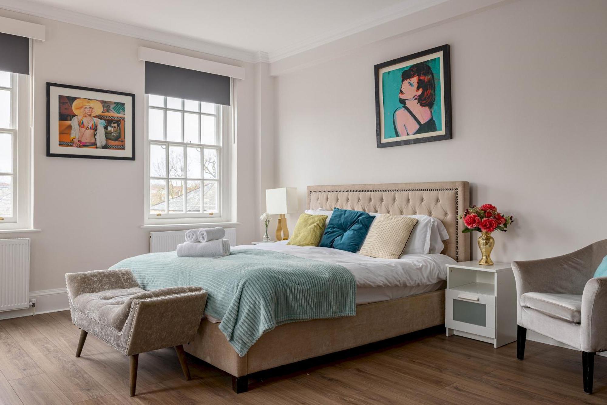 4-bdr Stunning Kensington Penthouse *