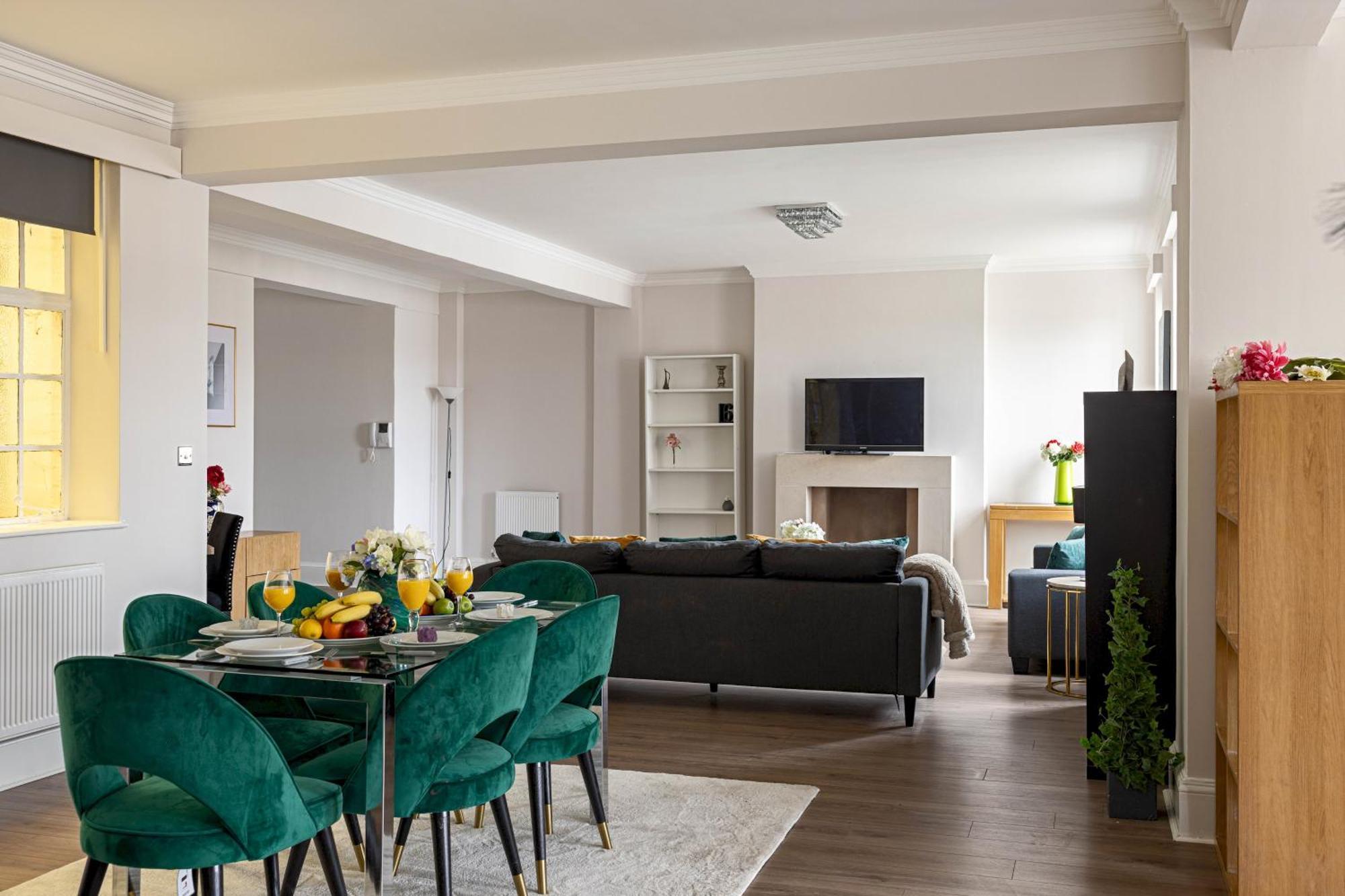 4-bdr Stunning Kensington Penthouse * London