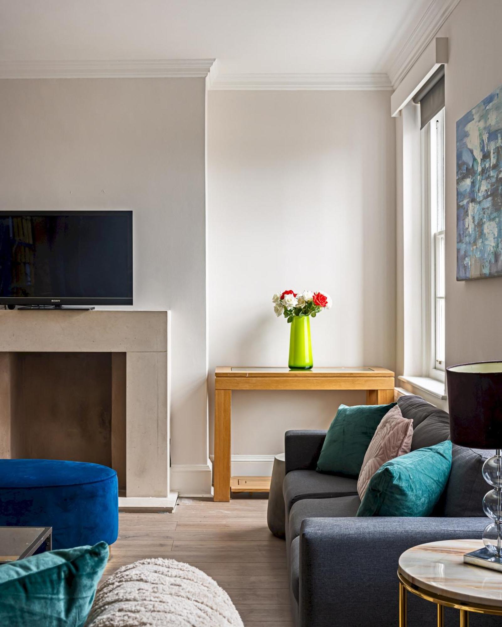 Apartment 4-bdr Stunning Kensington Penthouse London