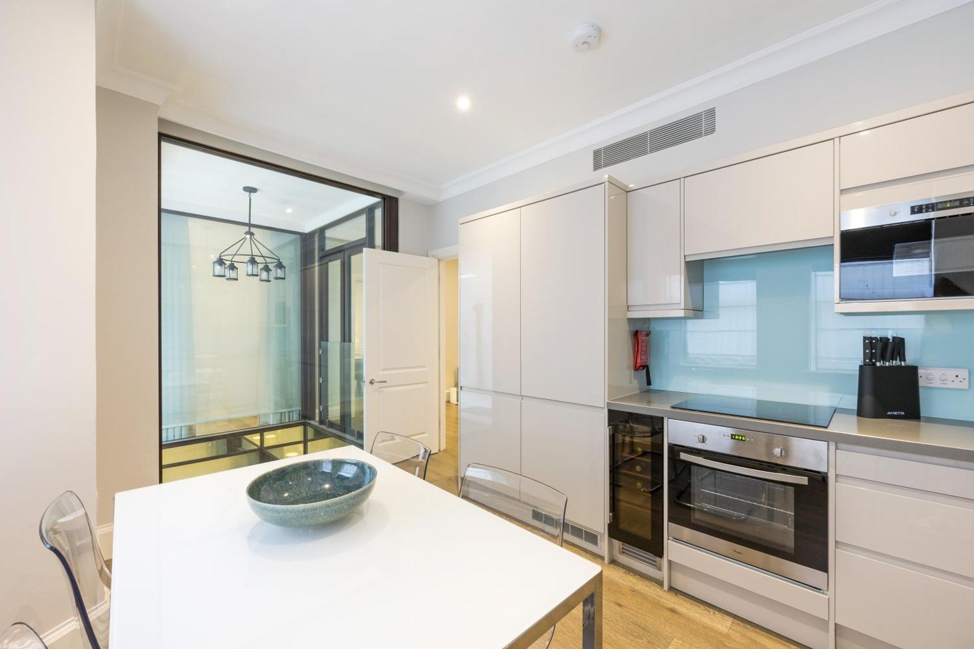 Buckingham & Lloyds Knightsbridge Apartahotel 5*
