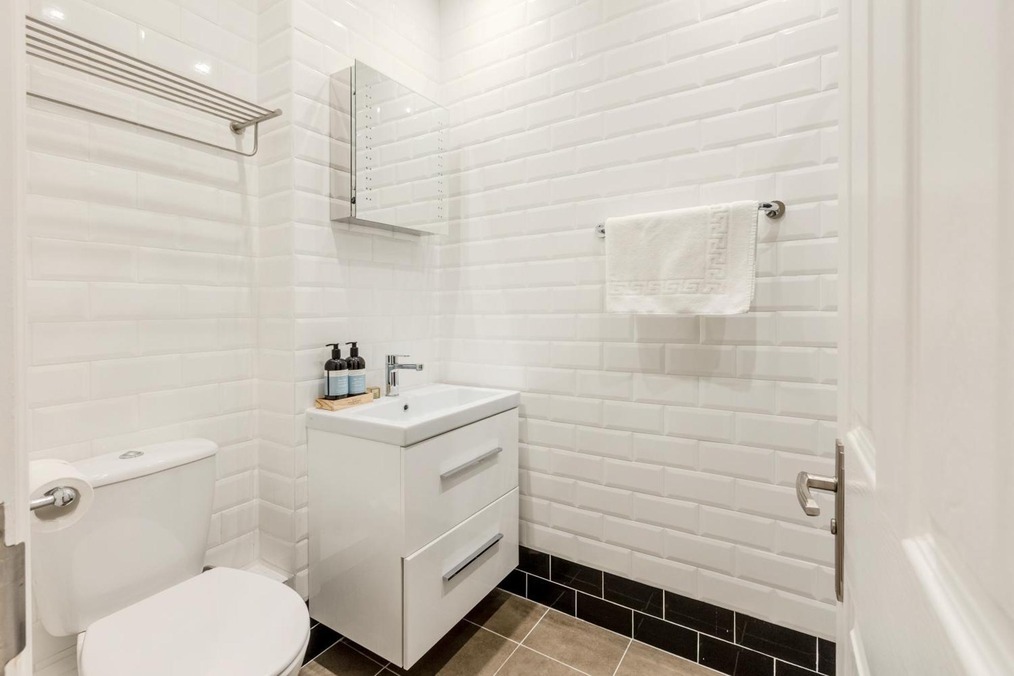 Stylish With Patio In Clapham, 14 Min Tube Appartement