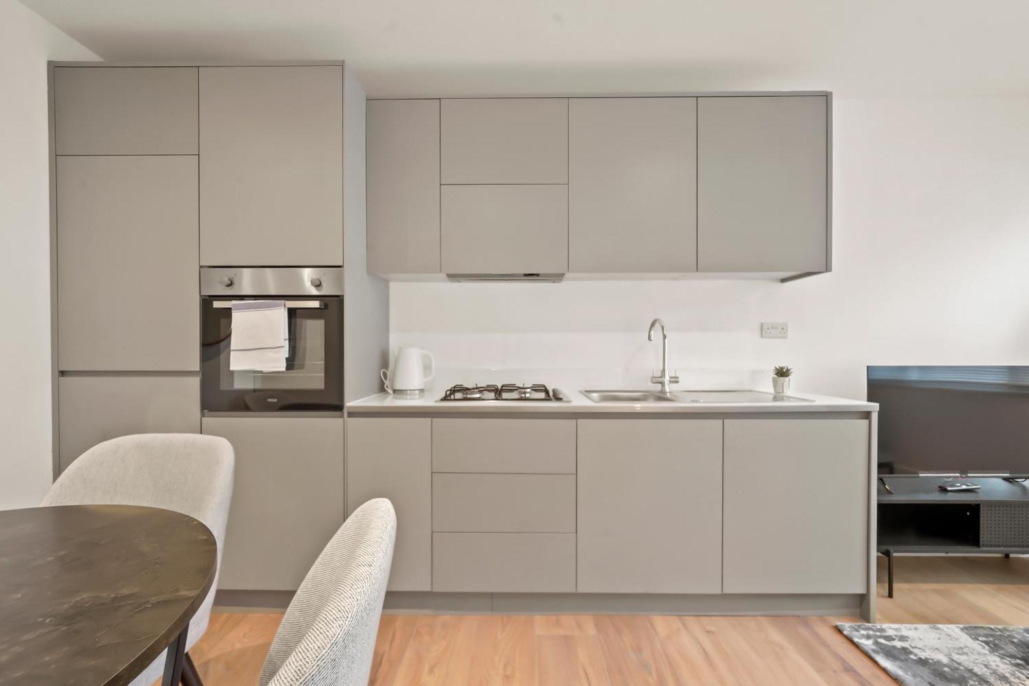 Stylish & Spacious Modern Near Dalston Kingsland Station Apartment London