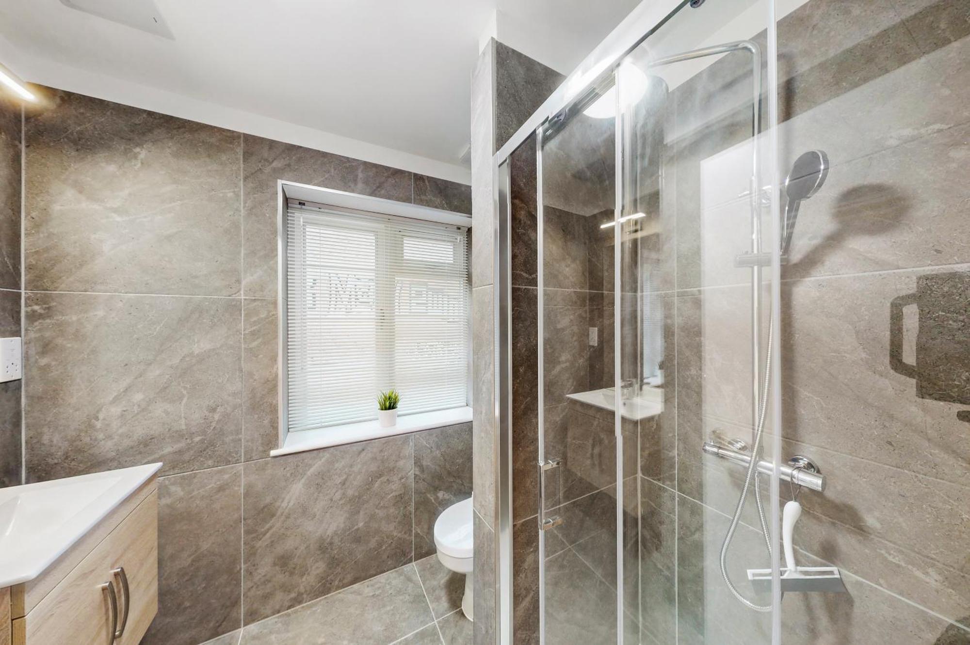 Stylish & Spacious Modern Near Dalston Kingsland Station * London