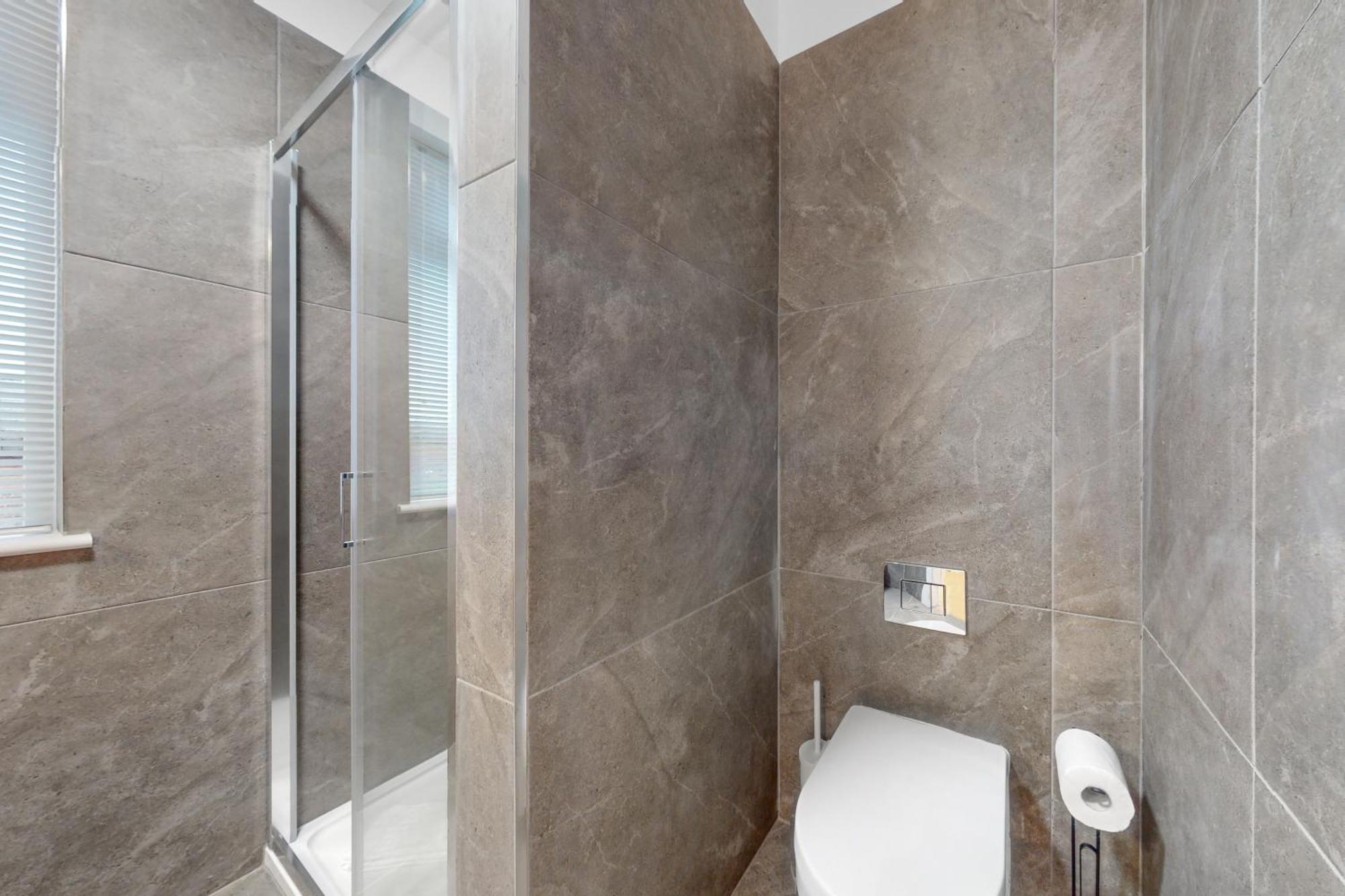 Apartment Stylish & Spacious Modern Near Dalston Kingsland Station London