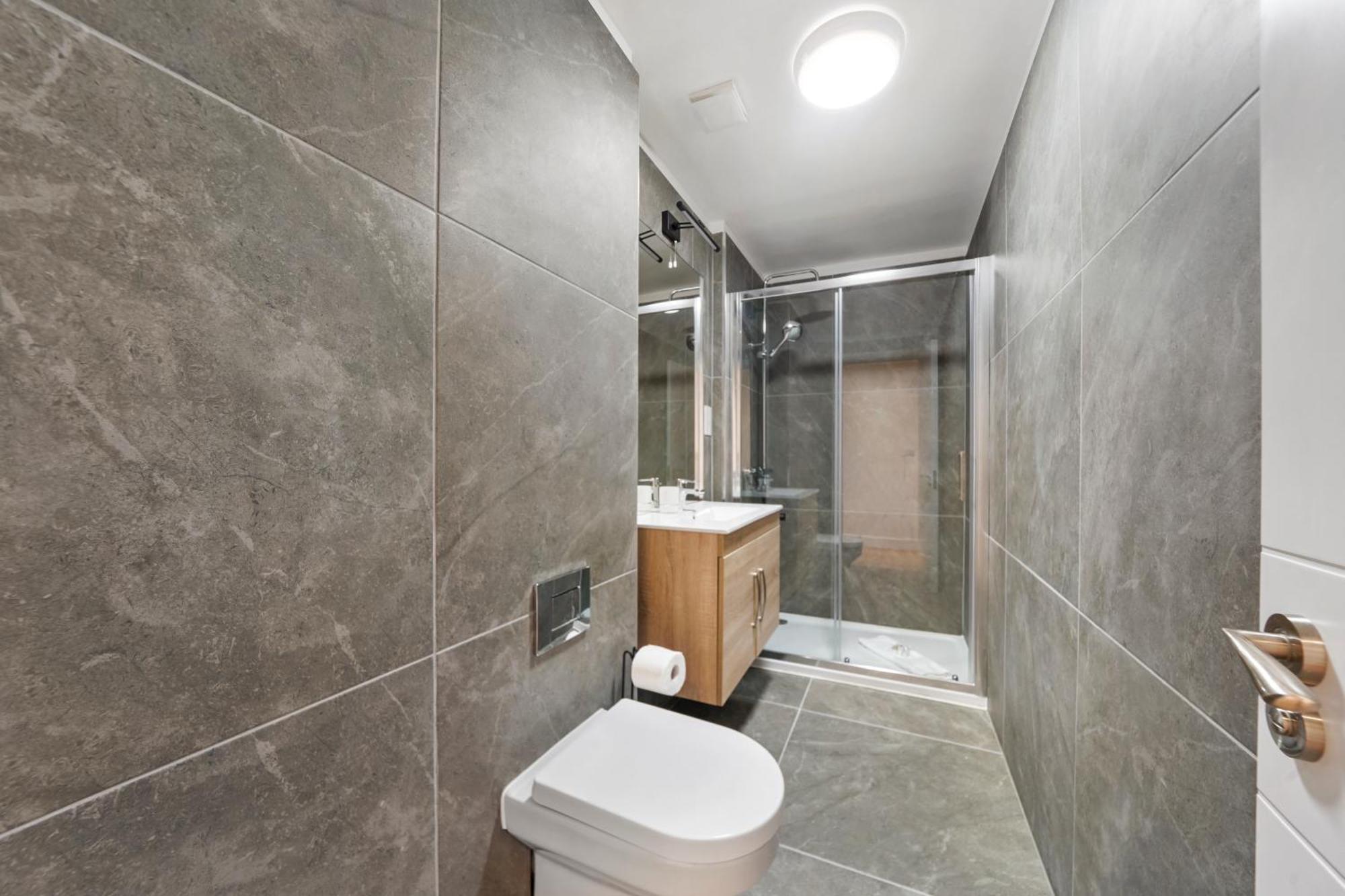 Stylish & Spacious Modern Near Dalston Kingsland Station Apartment London