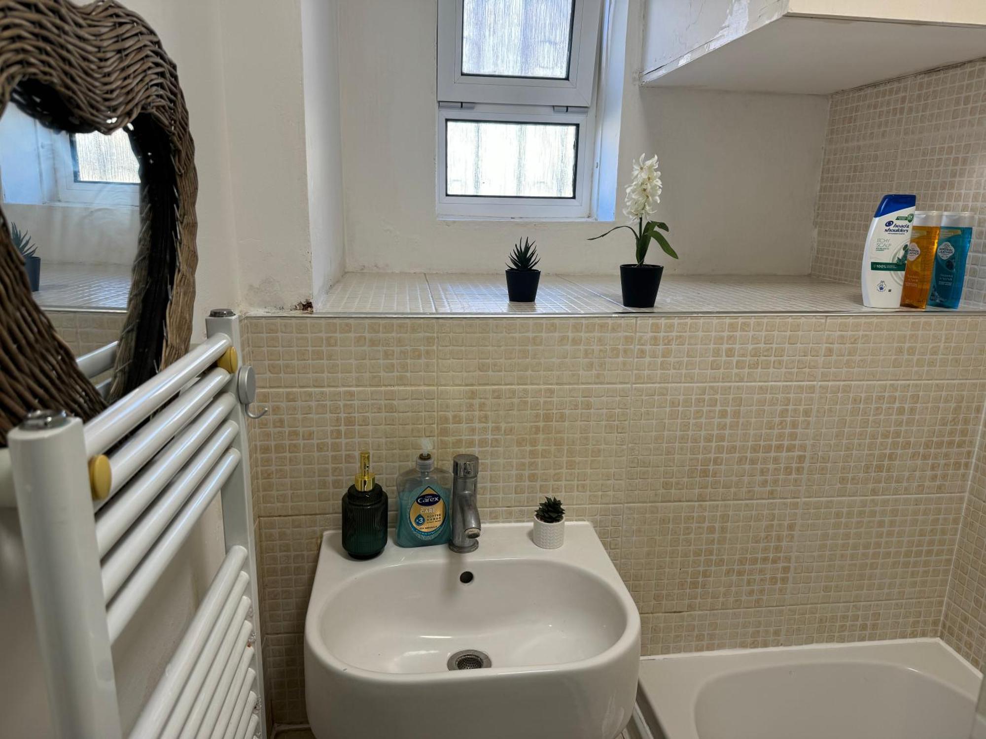 Lovely 1bedroom For 6ppl In Whitechapel, 1min Away To Dlr Station Apartamento