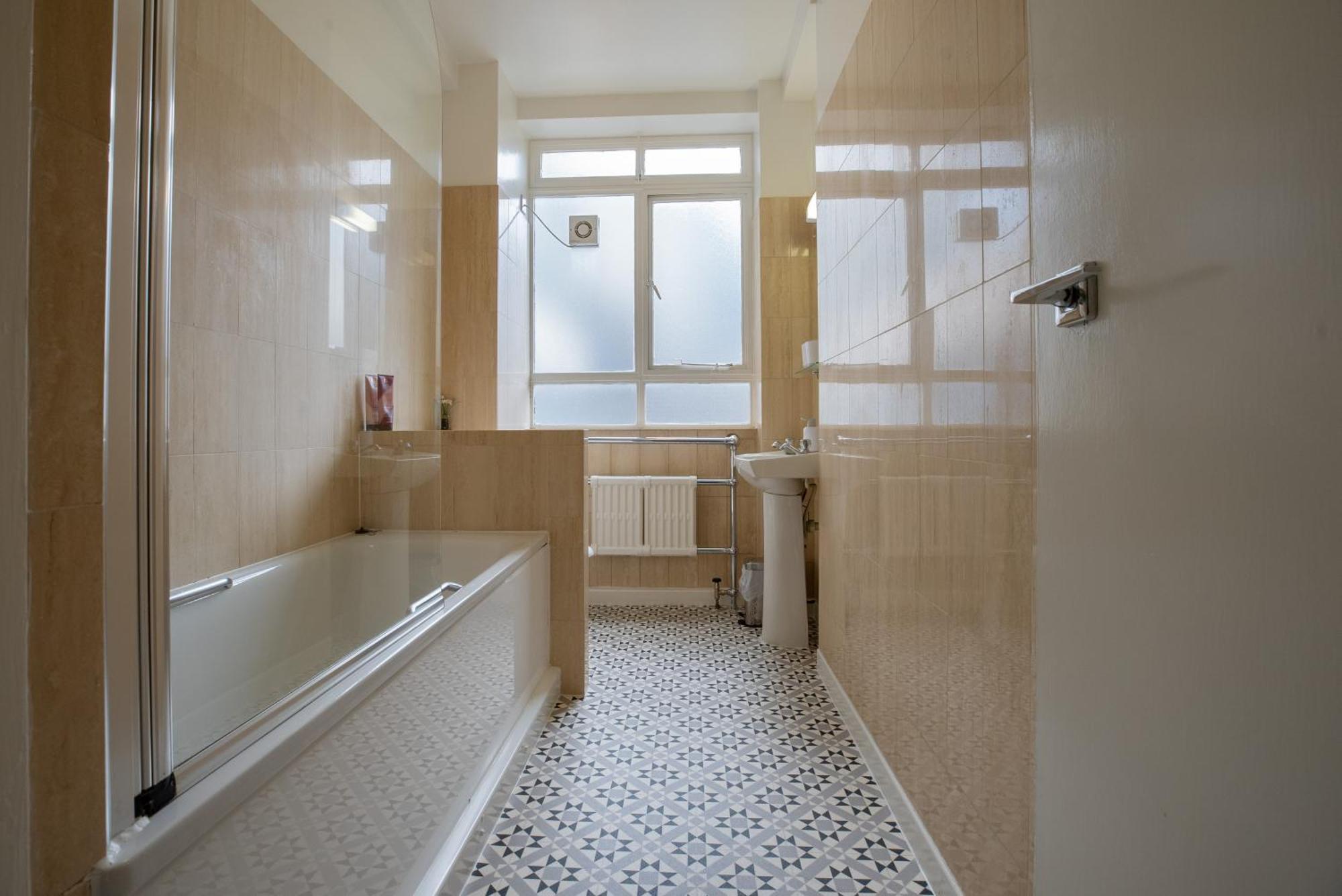 Location, Perfect For Attractions & West End Apartment *