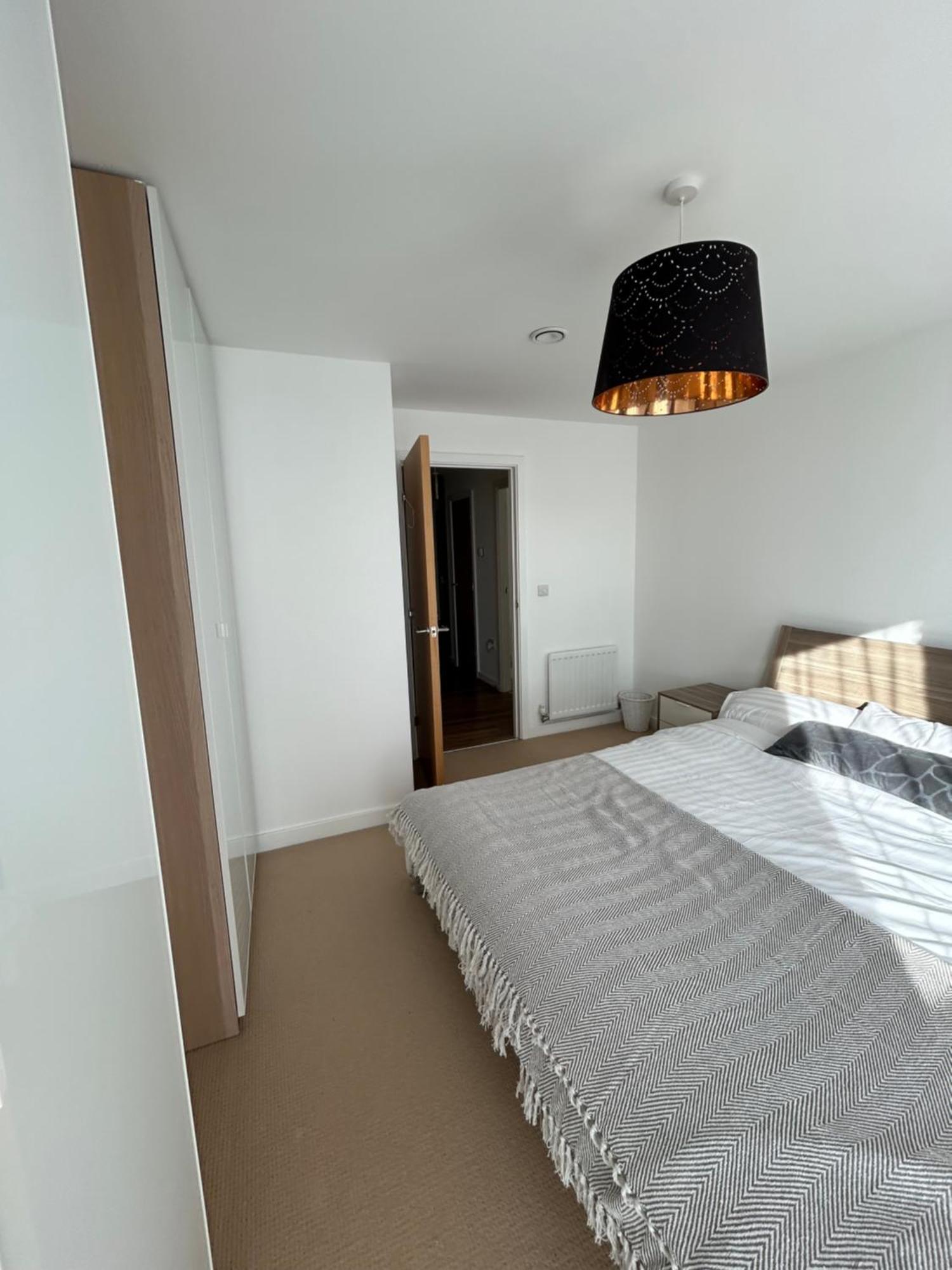 Stylish & Spacious 2-bed In Hale Village - Perfect For Your Stay! Londres