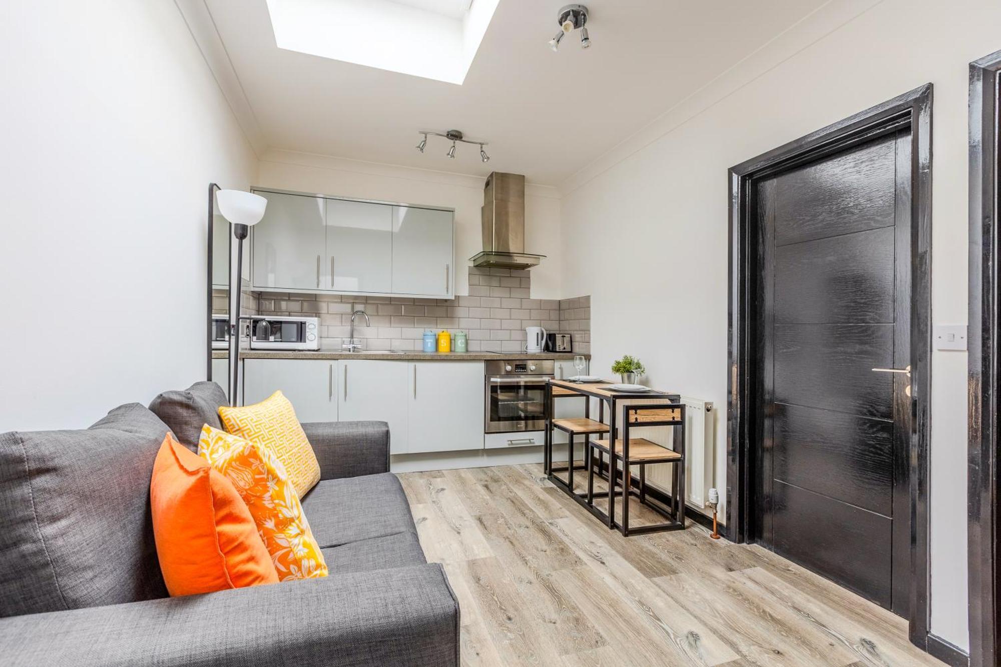 Langdon Apartments, Bouverie Place *