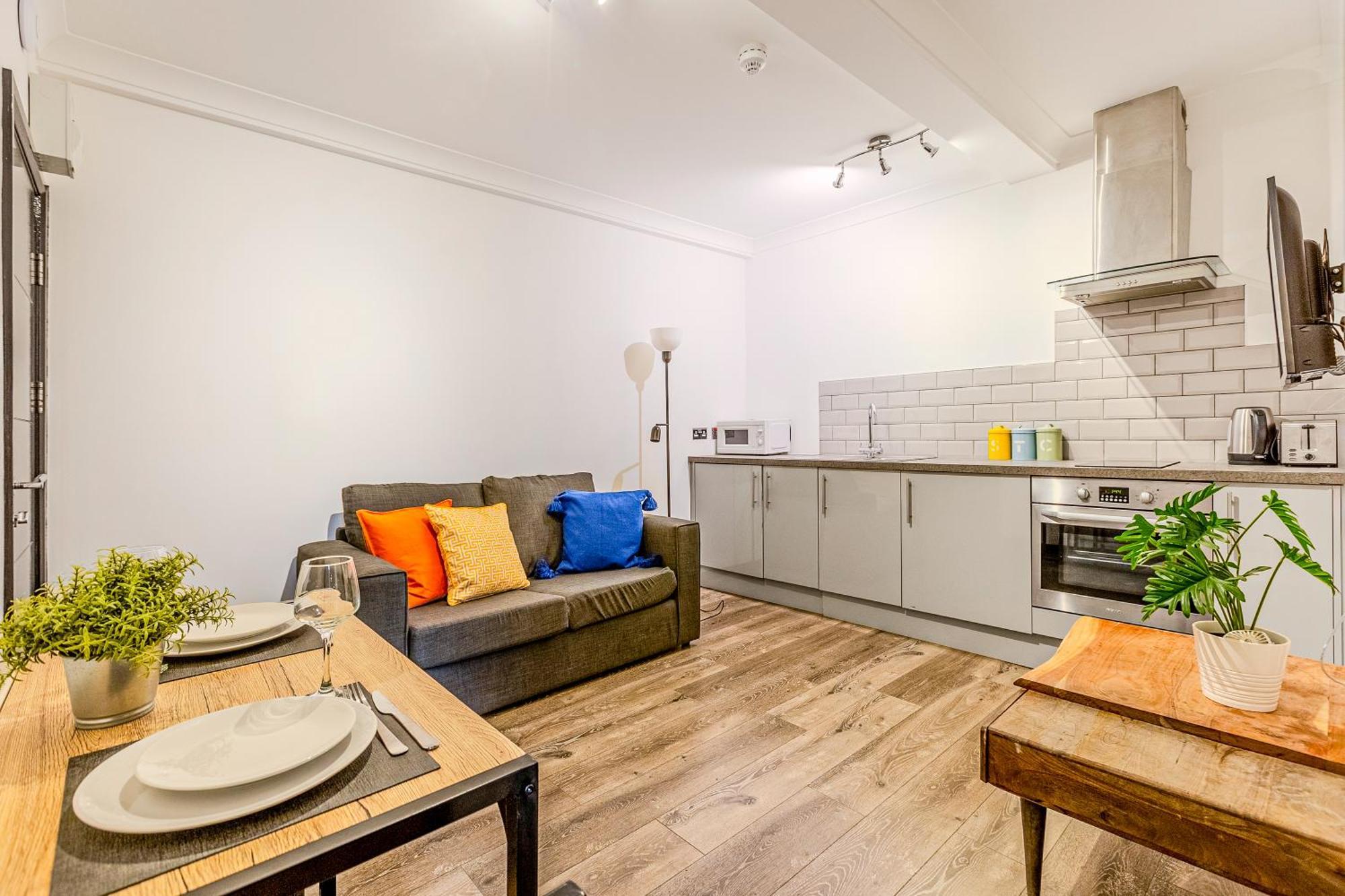 Langdon Apartments, Bouverie Place * Londres