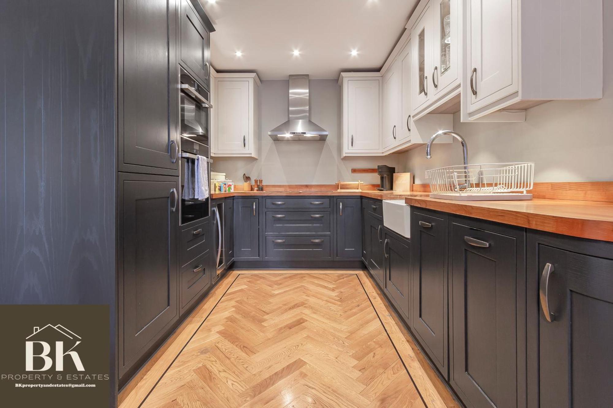 Luxury Victorian 2 Bed 2 Bath Flat E14 Appartement
