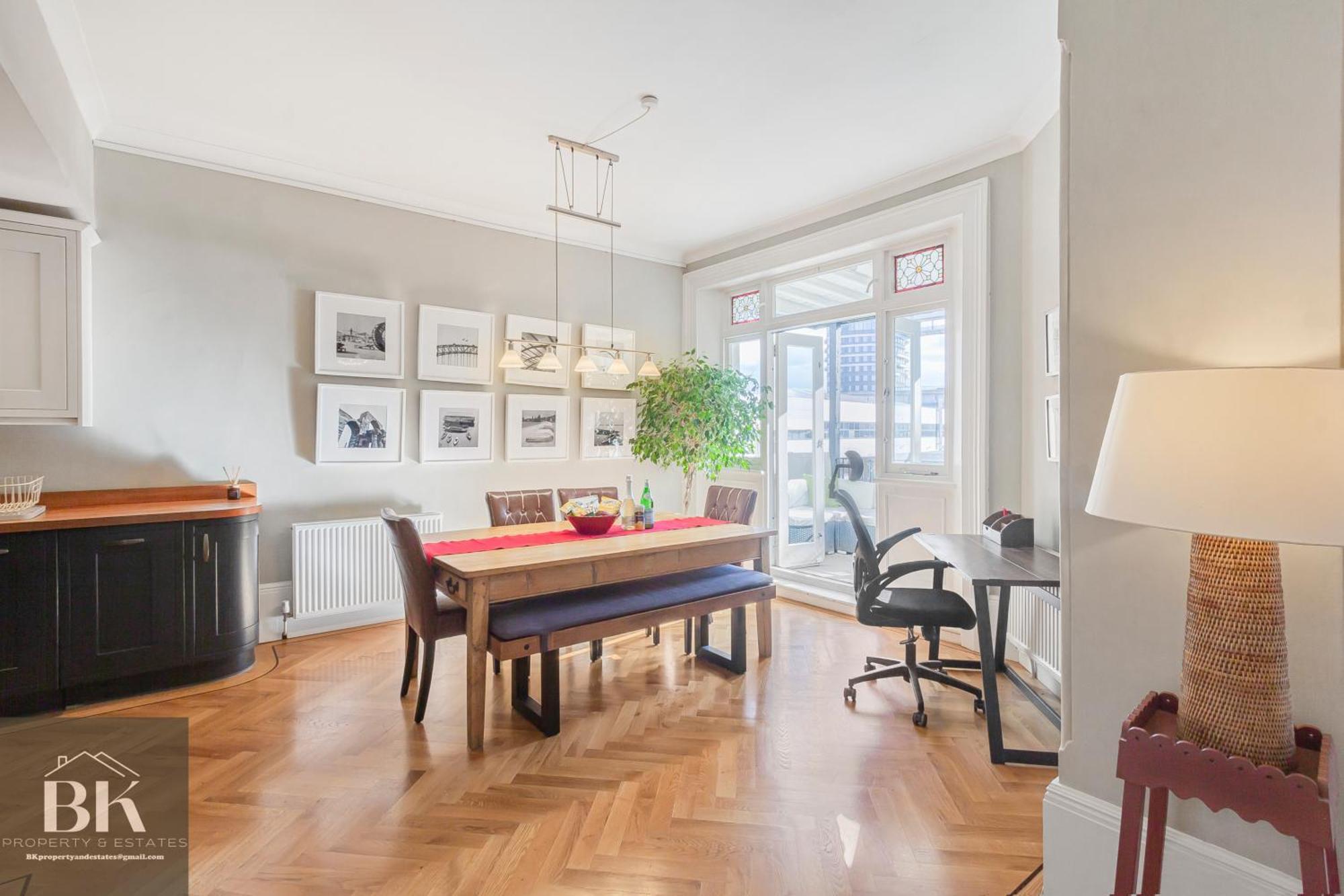 Luxury Victorian 2 Bed 2 Bath Flat E14 * Londres