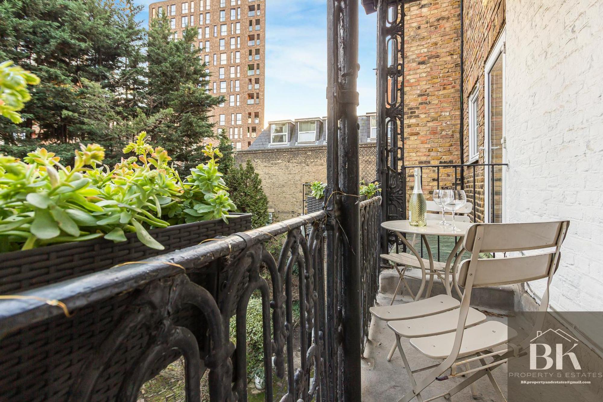 Luxury Victorian 2 Bed 2 Bath Flat E14 Appartement *