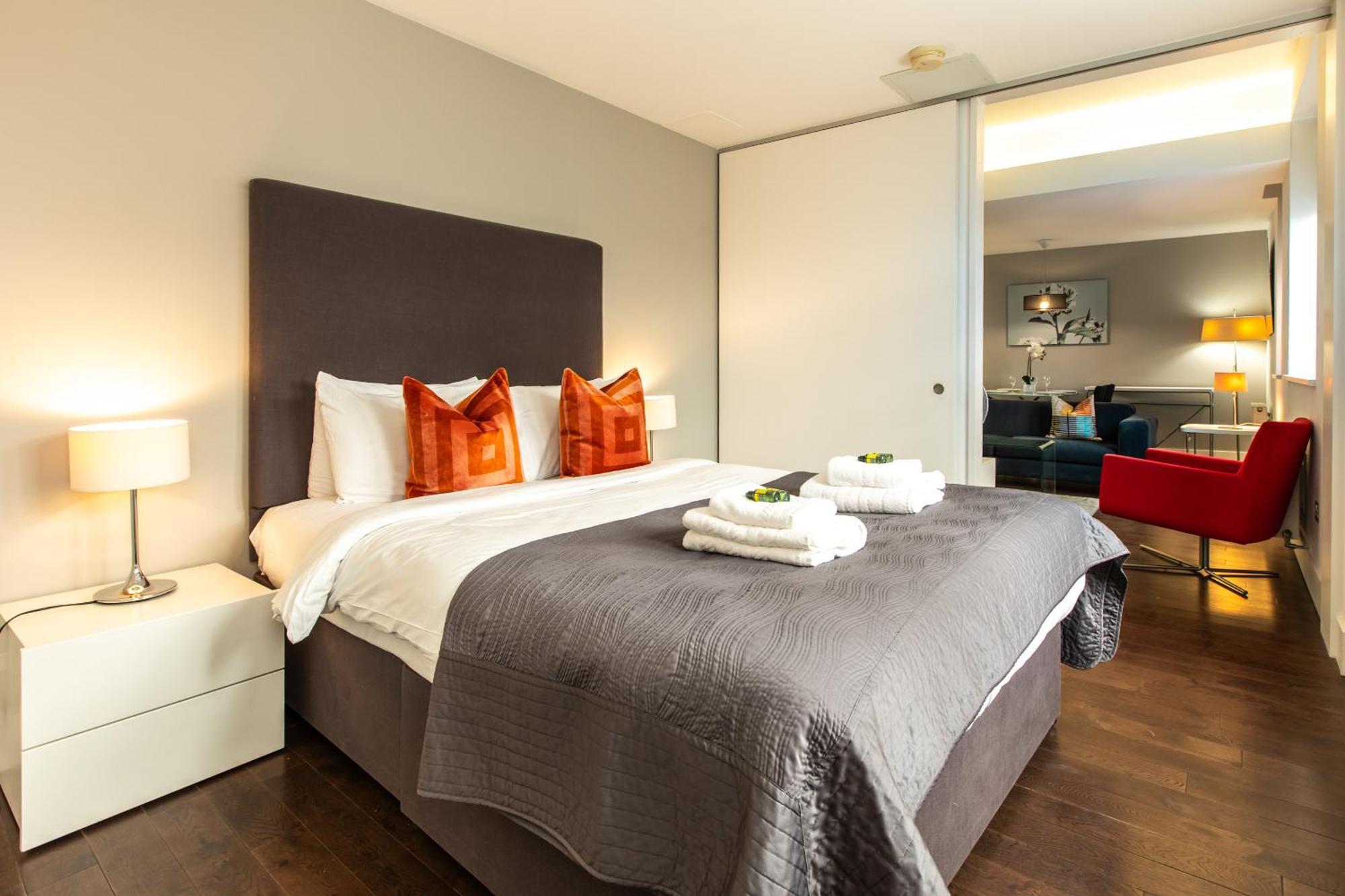 Modern 1br Flat, 2min Tube *