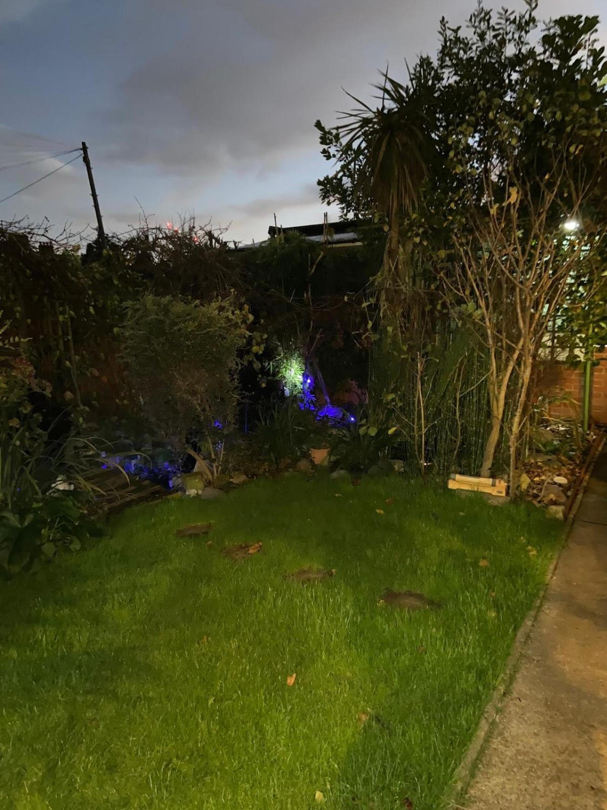 House For 7, Garden With Pond, 20min From Heathrow Hébergement de vacances *