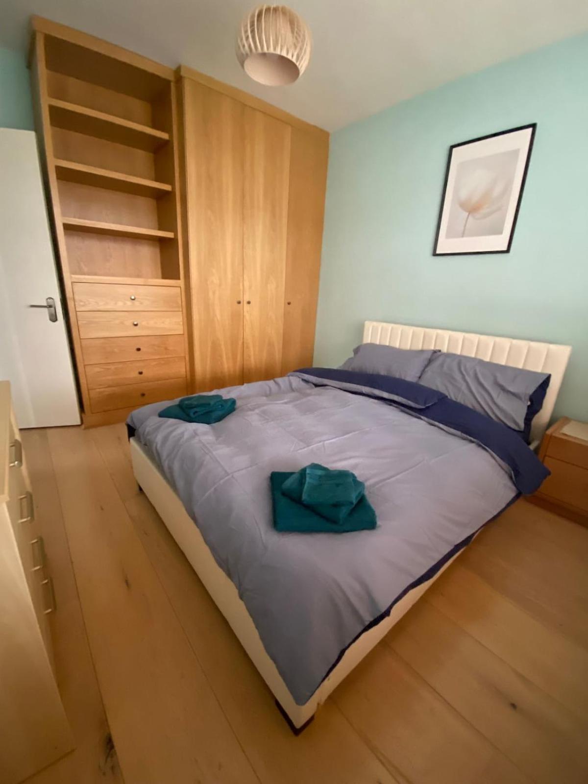 House For 7, Garden With Pond, 20min From Heathrow