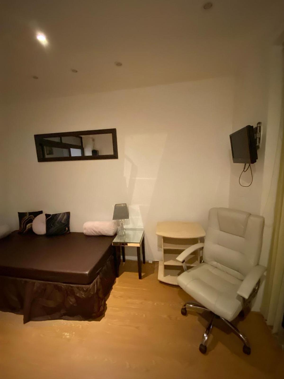 House For 7, Garden With Pond, 20min From Heathrow Londres