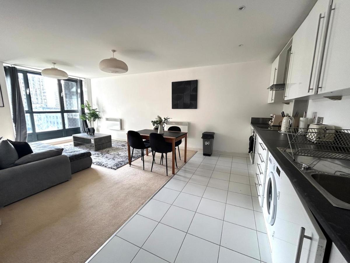 O2 & Excel Zone 2 Sleeps 6 *