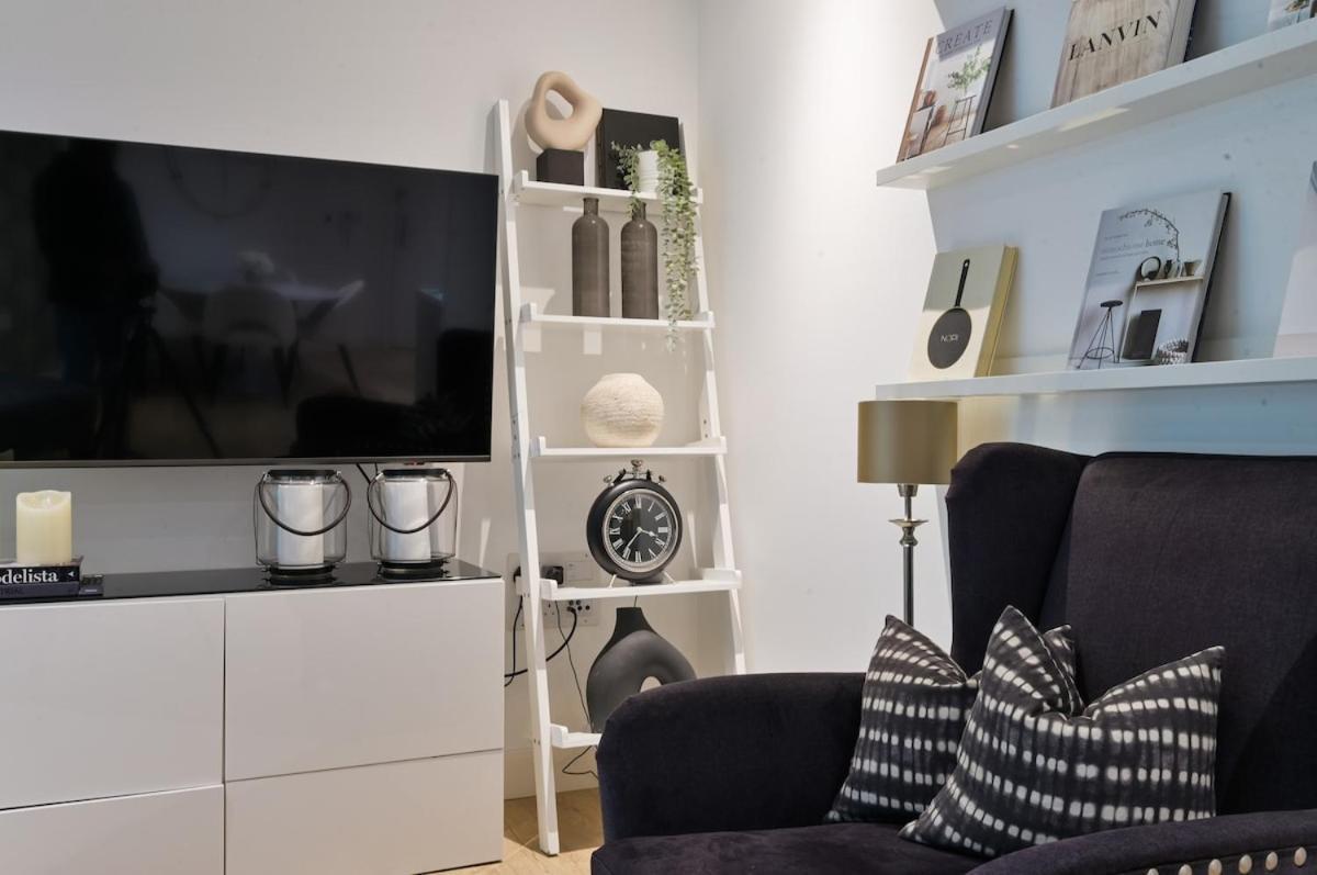 Luxury Boutique Designer Apartment- Tube Access- Zone 1 Appartement