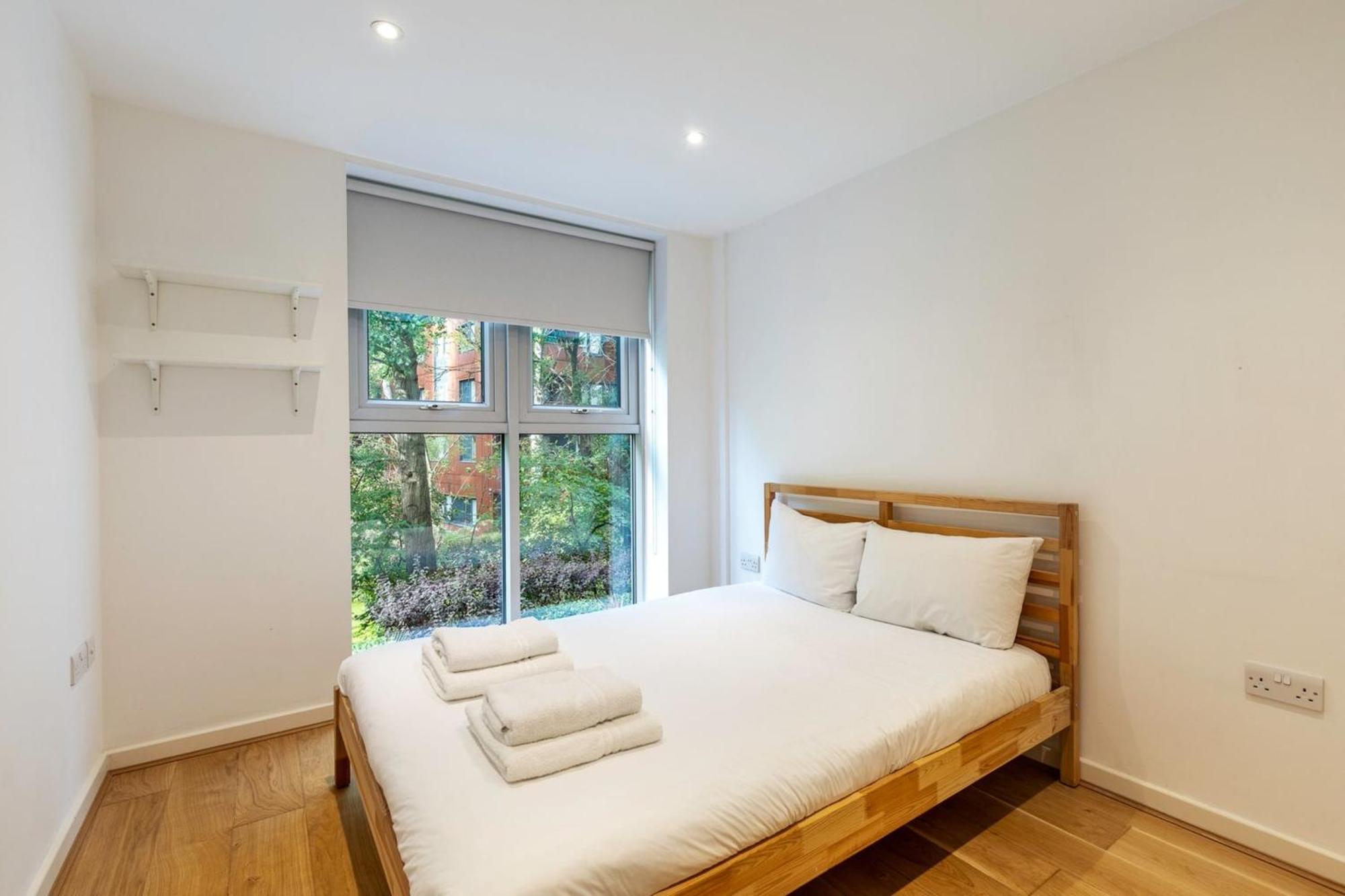 2-bed 2-bath In Old Street Apartamento