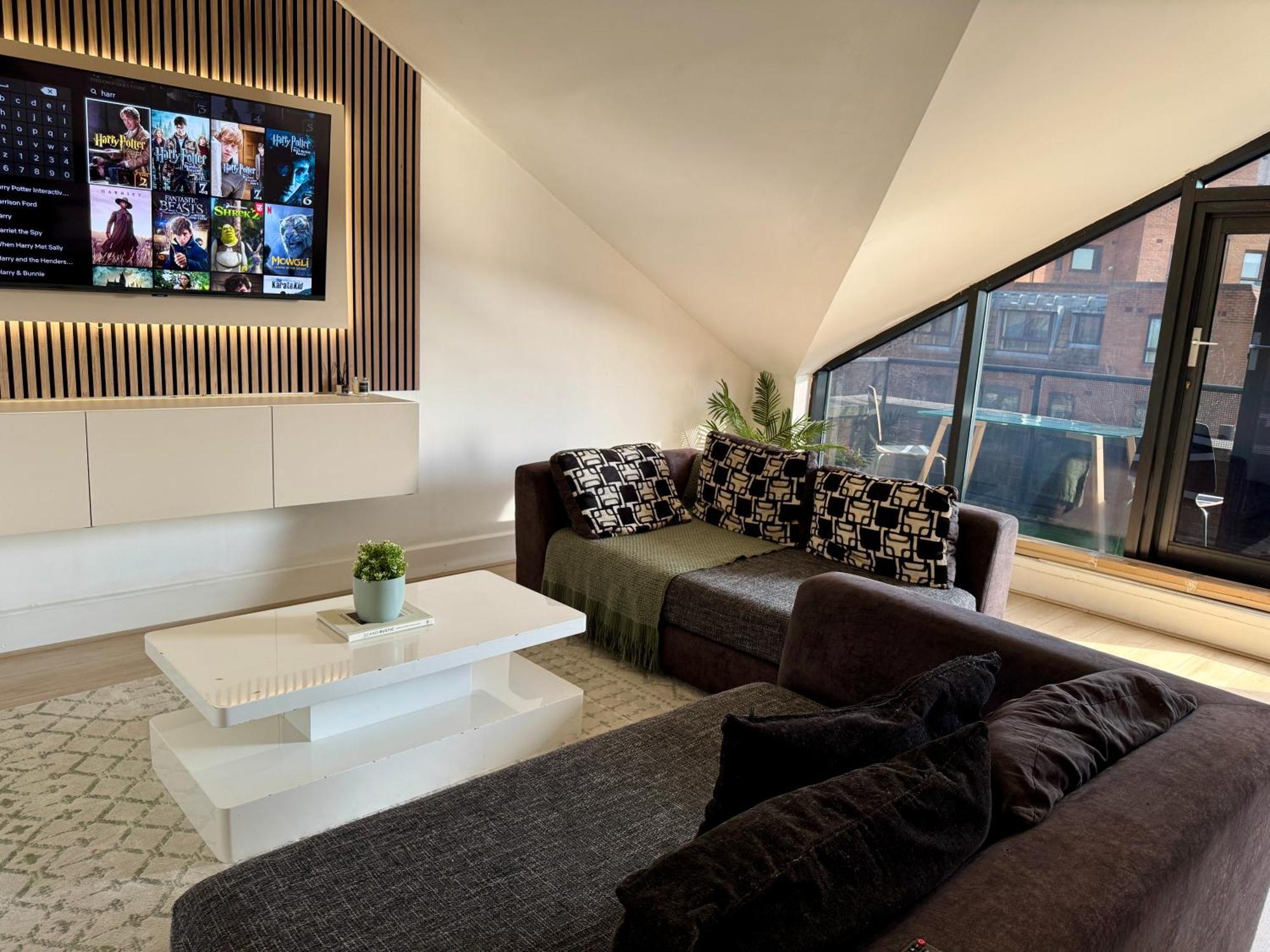 Appartement Stunning 1 Bedroom In Wapping - Sleeps 4 And Free Parking! Londen