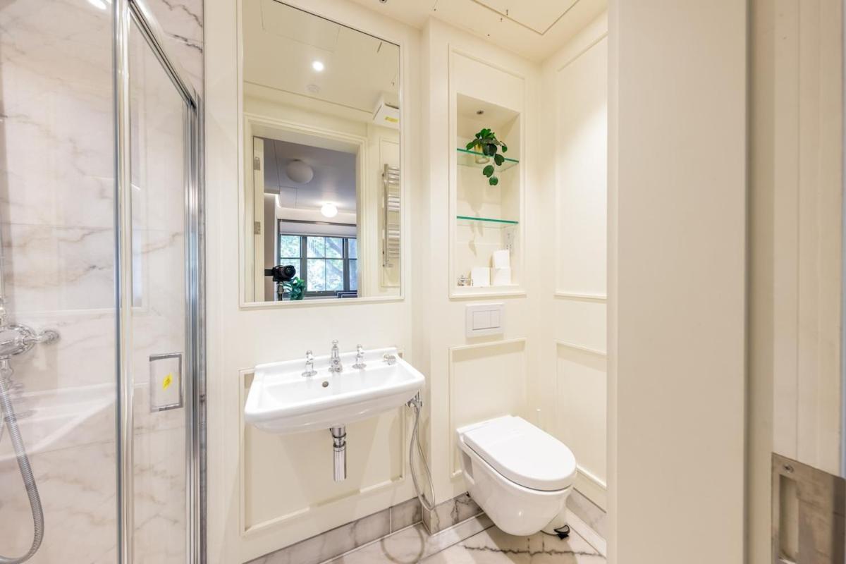 Entire Primrose Hill Townhouse - Modern Oasis #1 Vakantiehuis *