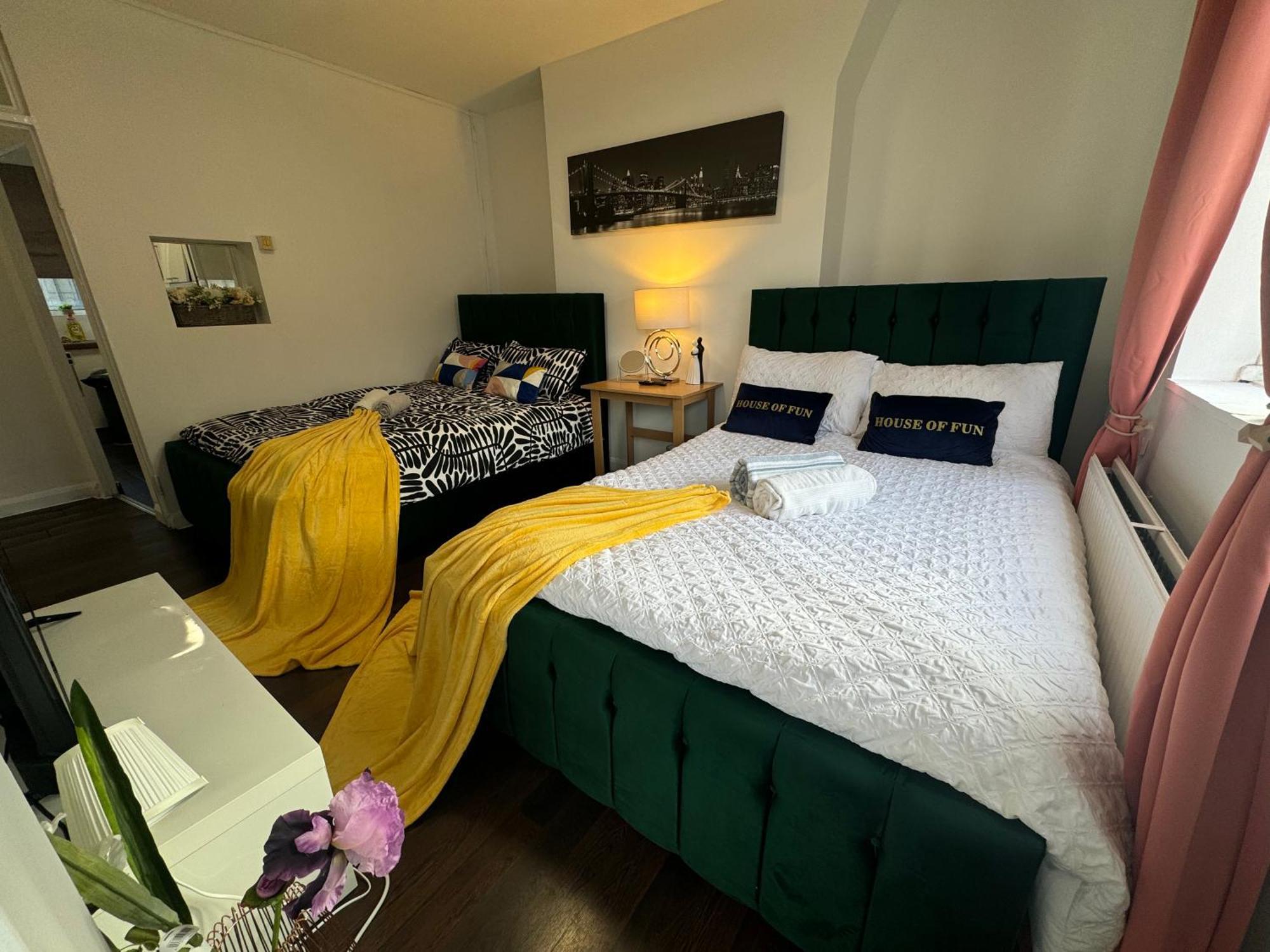 Lovely 1bedroom For 6ppl In Whitechapel, 1min Away To Dlr Station Apartamento