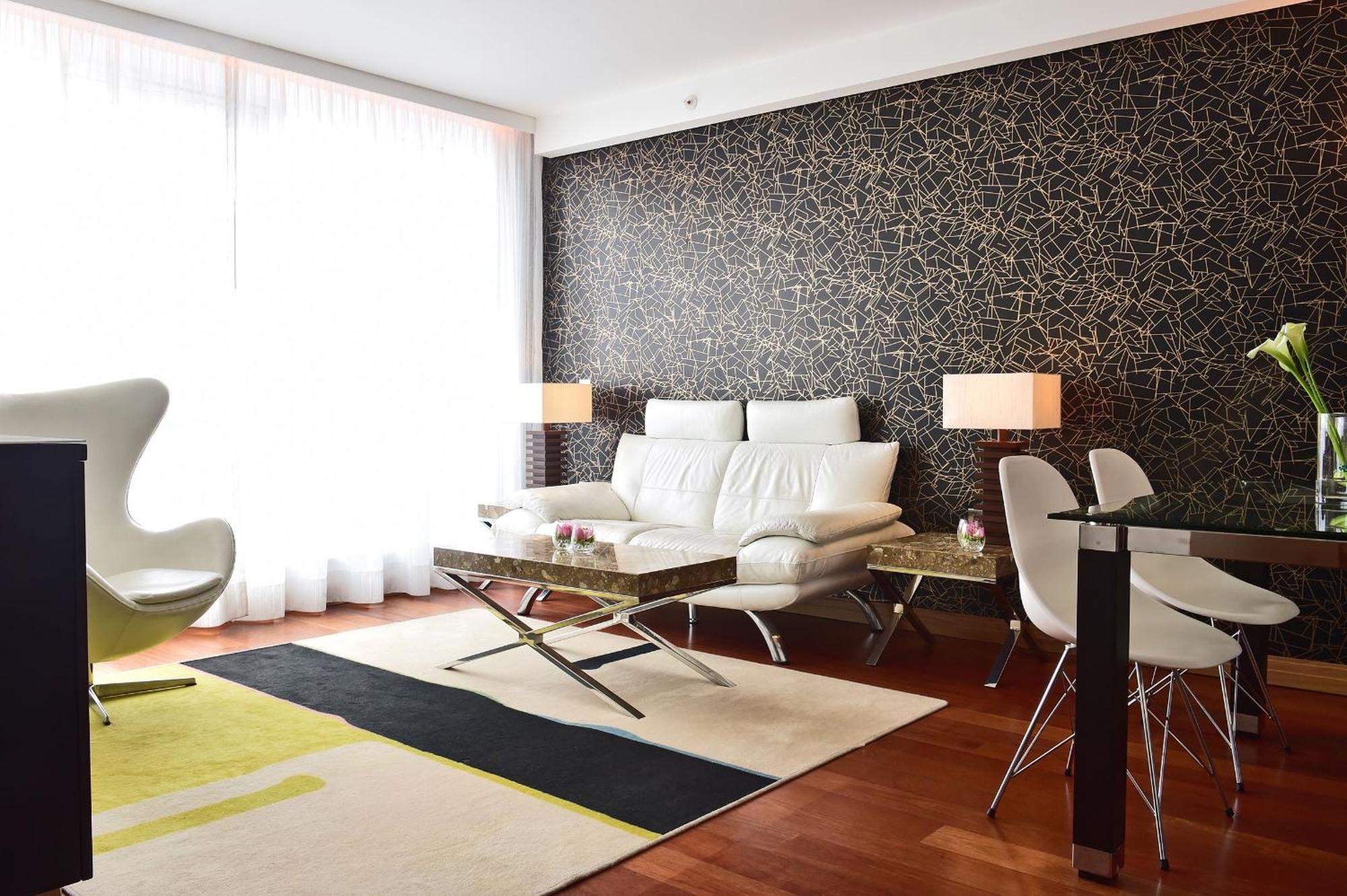 Pestana Chelsea Bridge Y