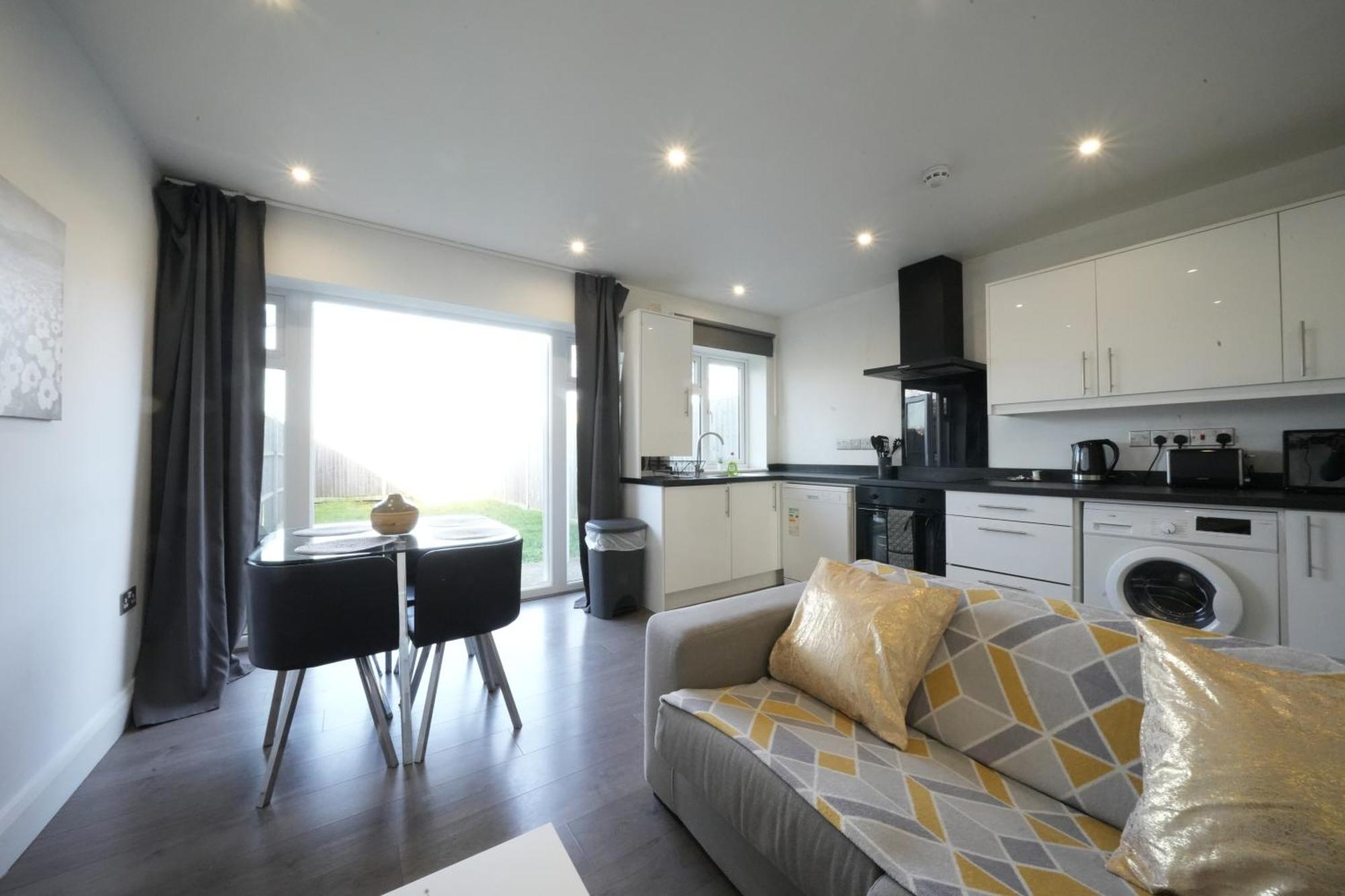 Hatton Heathrow Airport- Free Parking-free Underground To And From Heathrow Airport Hatton Cross Picture-see Fast Hatton Cross To 30min Apartamento *