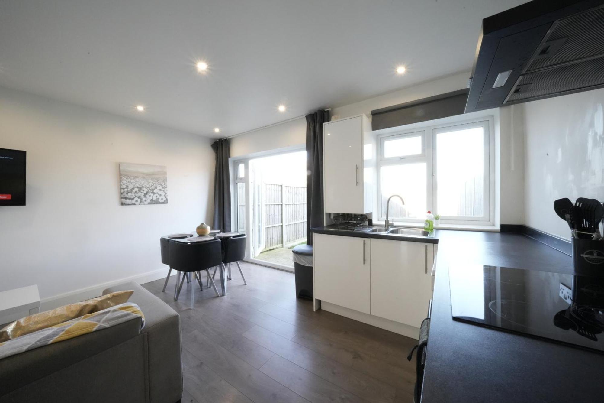 Hatton Heathrow Airport- Free Parking-free Underground To And From Heathrow Airport Hatton Cross Picture-see Fast Hatton Cross To 30min Apartamento Londres