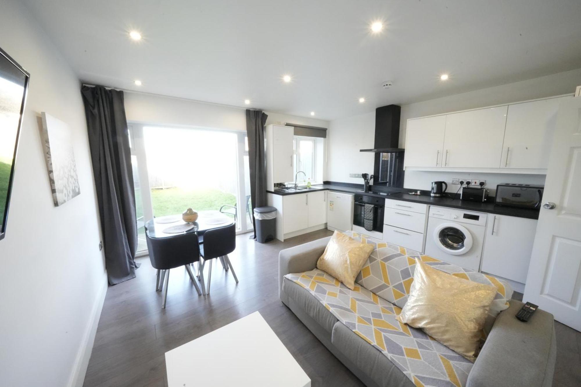 Hatton Heathrow Airport- Free Parking-free Underground To And From Heathrow Airport Hatton Cross Picture-see Fast Hatton Cross To 30min Londres