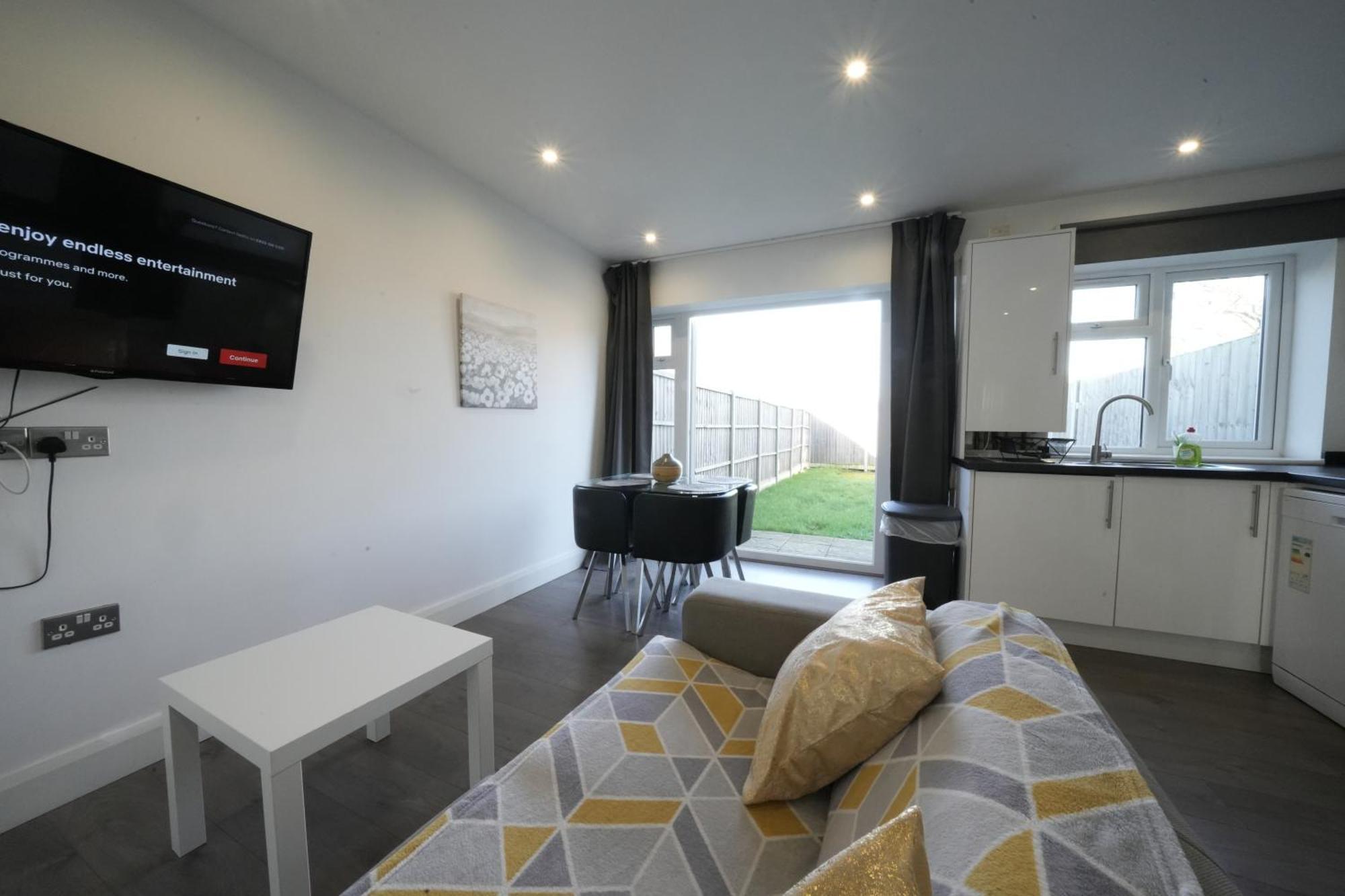 Hatton Heathrow Airport- Free Parking-free Underground To And From Heathrow Airport Hatton Cross Picture-see Fast Hatton Cross To 30min Apartamento Londres