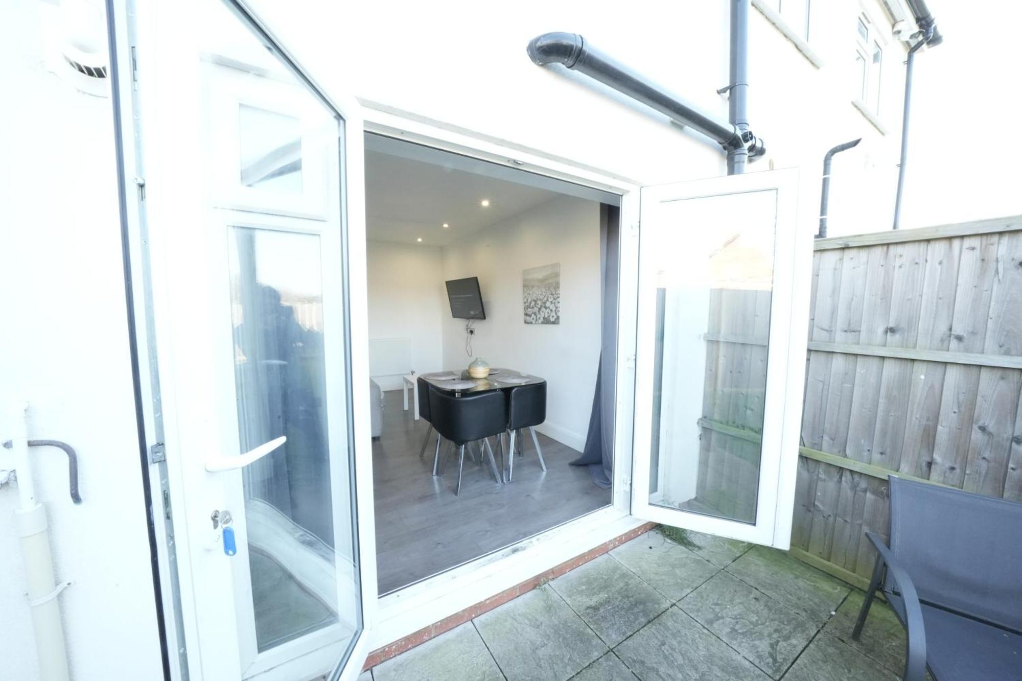 Hatton Heathrow Airport- Free Parking-free Underground To And From Heathrow Airport Hatton Cross Picture-see Fast Hatton Cross To 30min Apartamento *