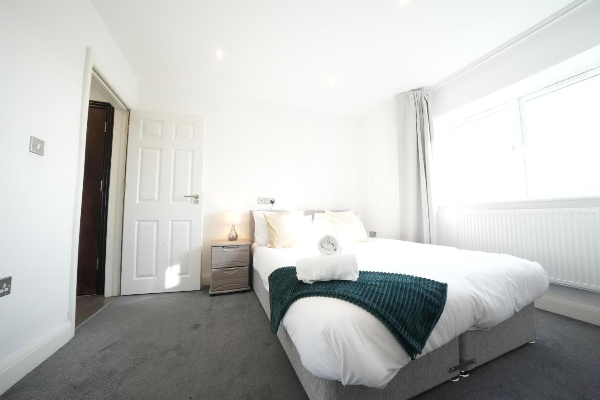 Hatton Heathrow Airport- Free Parking-free Underground To And From Heathrow Airport Hatton Cross Picture-see Fast Hatton Cross To 30min Apartamento