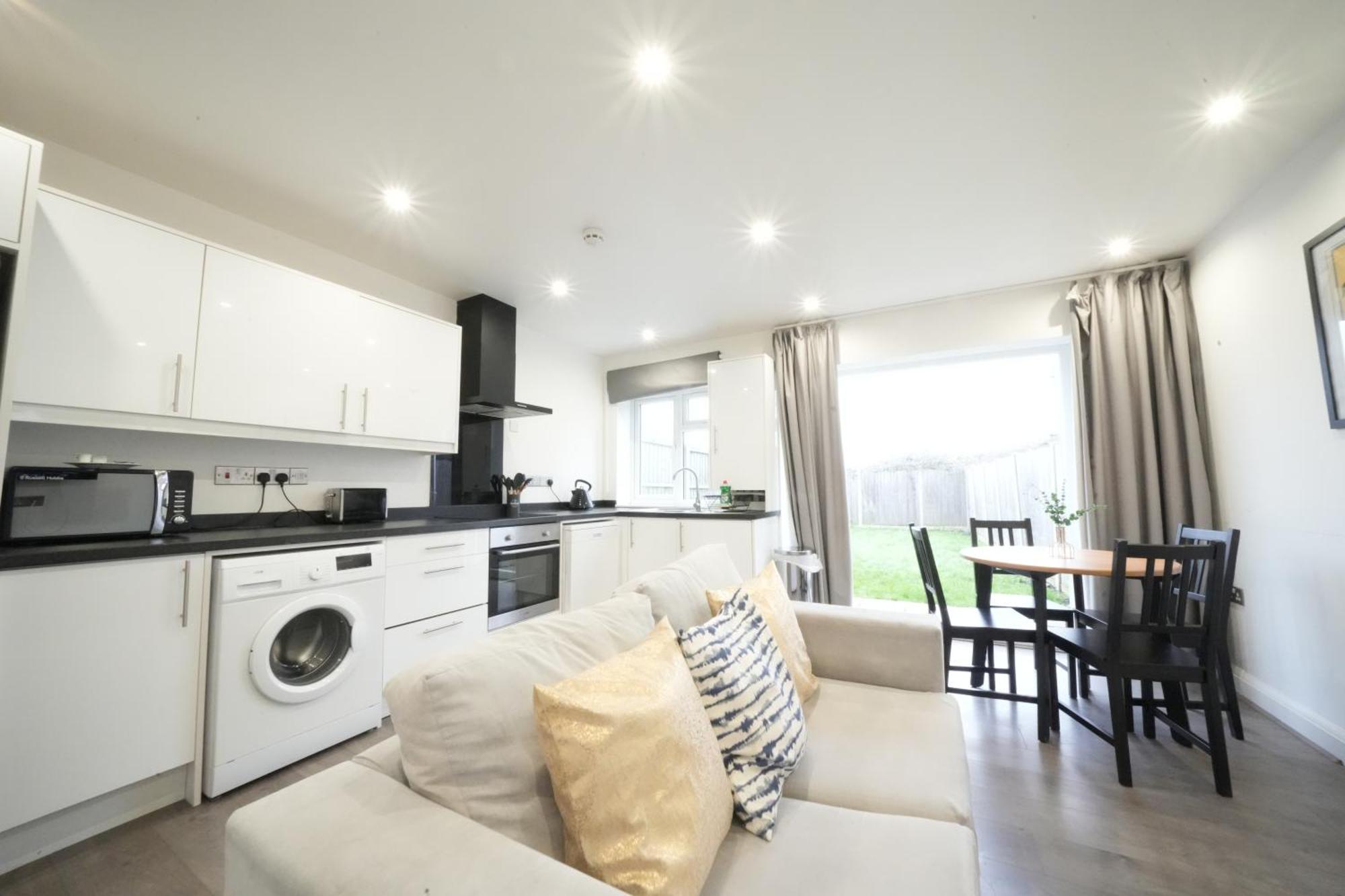 Hatton Heathrow Airport- Free Parking-free Underground To And From Heathrow Airport Hatton Cross Picture-see Fast Hatton Cross To 30min Apartamento *